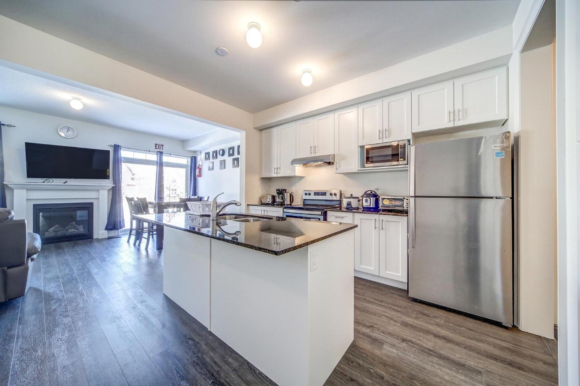 Executive Town Home-Mountain View-Historic Snowbridge Village, Walking Distance to the Resort