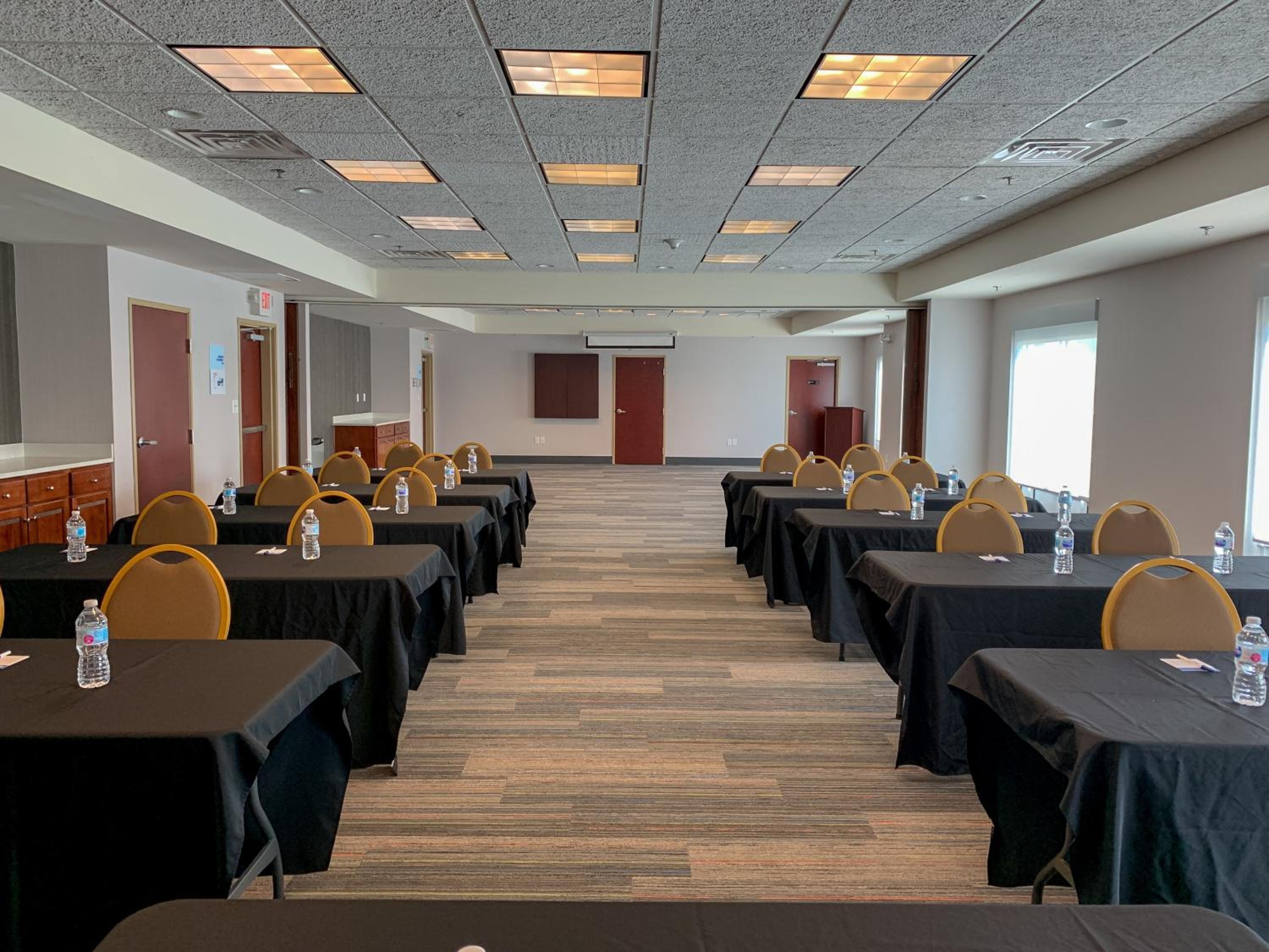 Lexington Vacations - Holiday Inn Express Suites Lexington Downtown Area-Keeneland, an IHG Hotel - Property Image 19