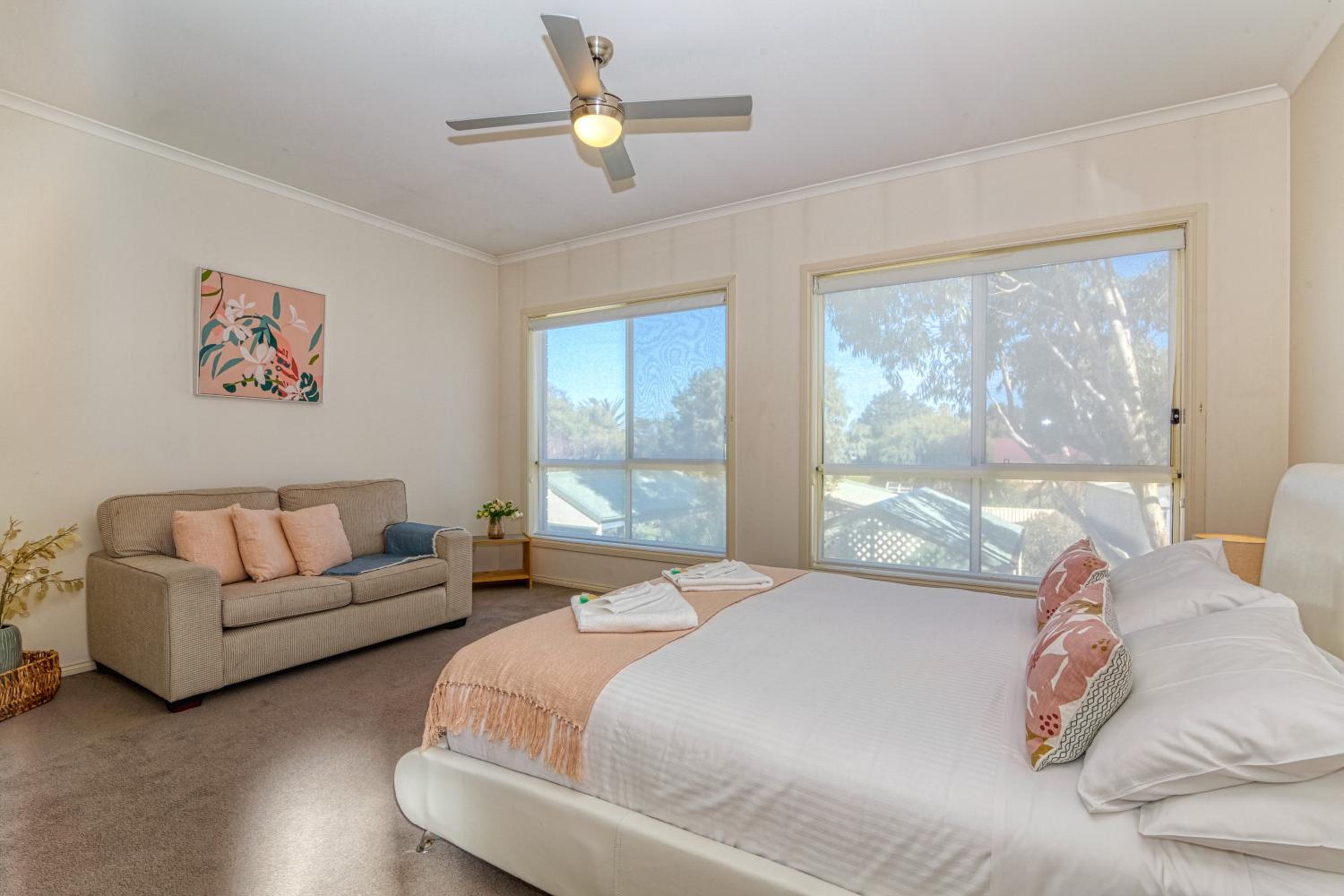 The Lighthouse - Port Willunga - C21 SouthCoast Holidays