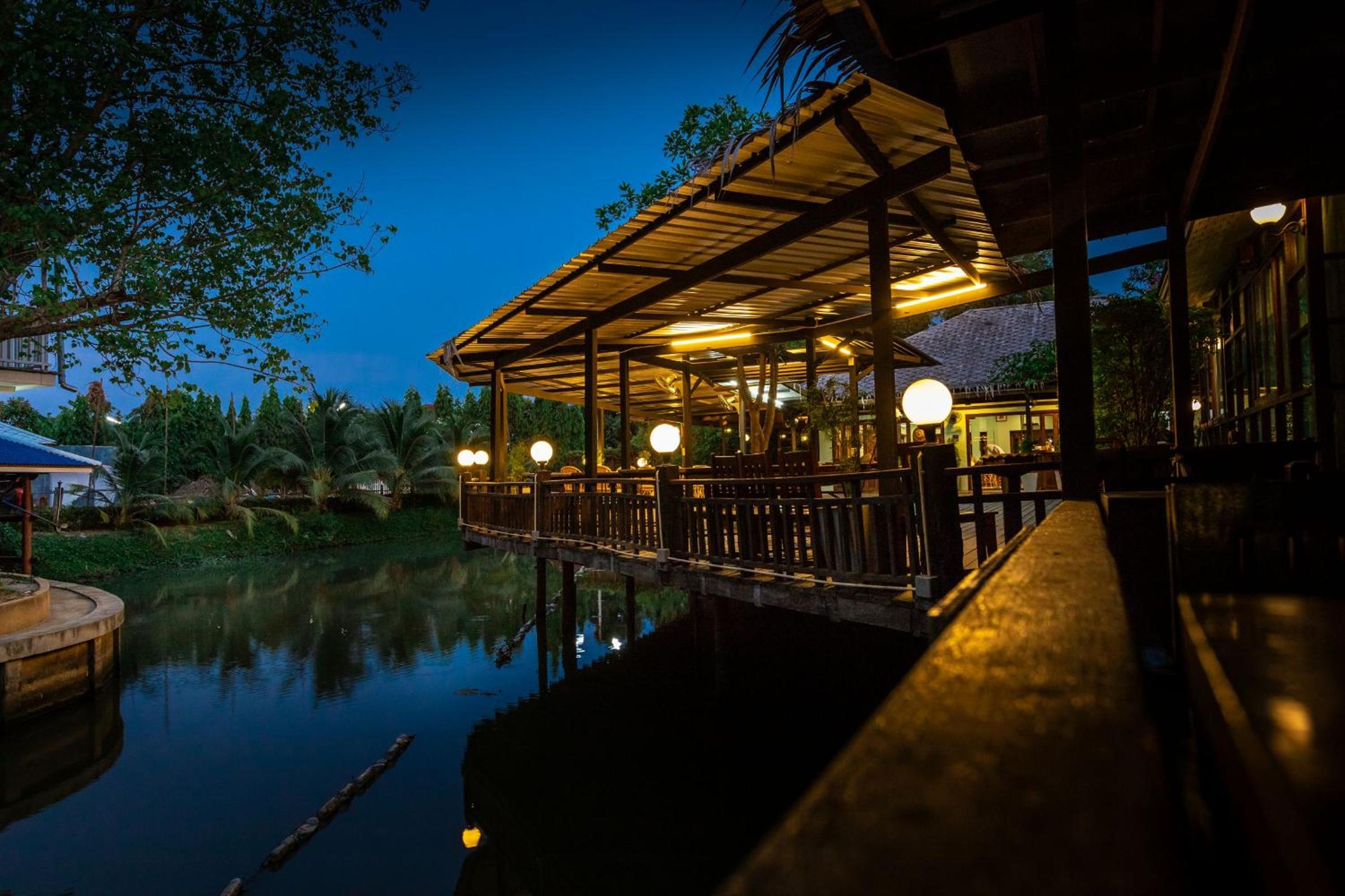 Maikaew Damnoen Resort