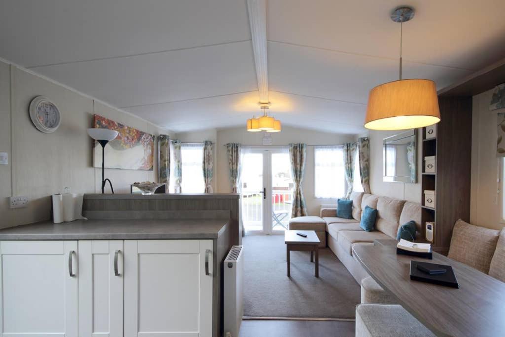 Edinburgh - Seton Sands-Cameo Caravan-Pet Friendly view 3