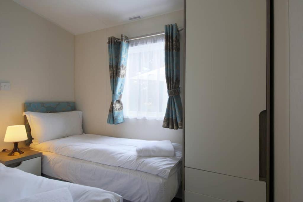 Edinburgh - Seton Sands-Cameo Caravan-Pet Friendly view 4