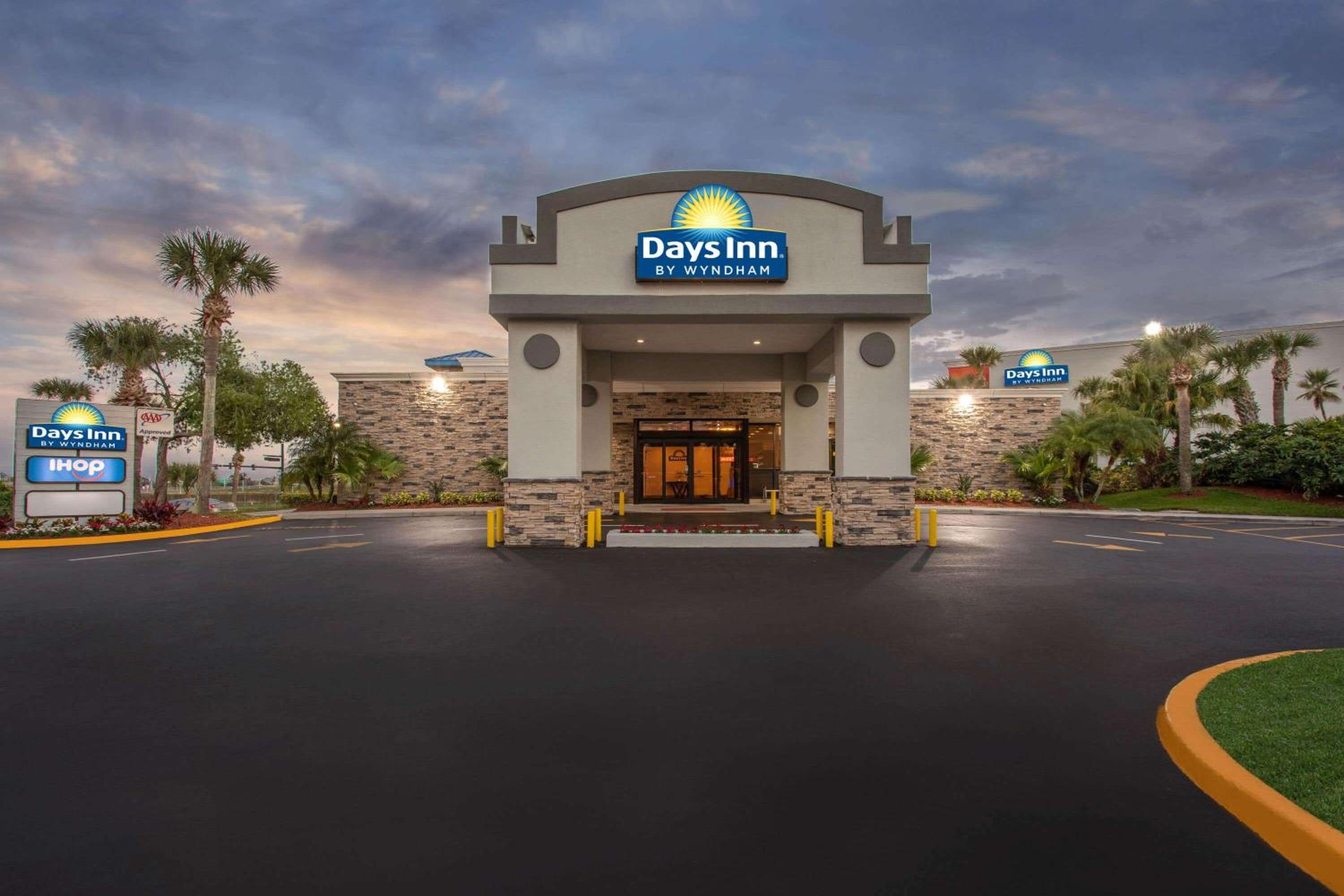 Days Inn by Wyndham Orlando Conv. Center/International Dr-1