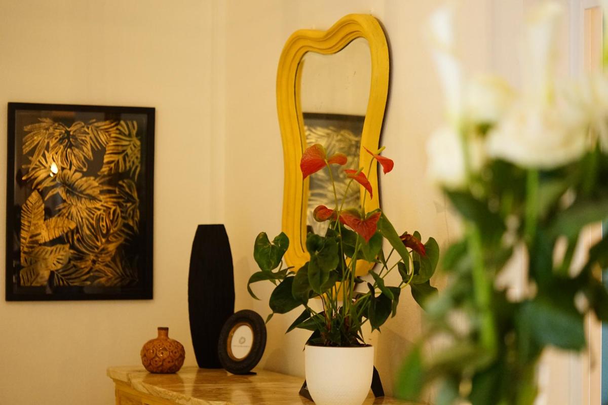 Hotel Logis Hotel Le Blason de Provence - Image 1