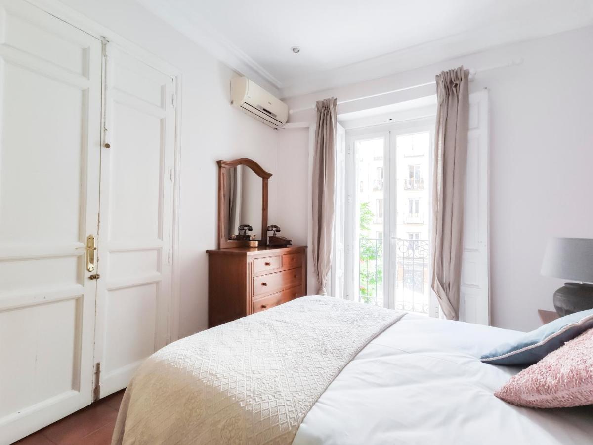 Charmy Apartment Chueca's Square view 2