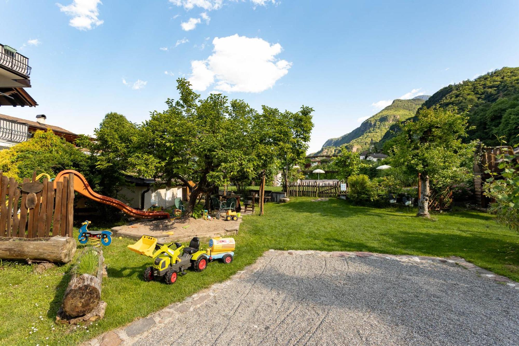 Kreuzwegerhof Nals - Historic Nature Stay with Pool near Meran & Bozen