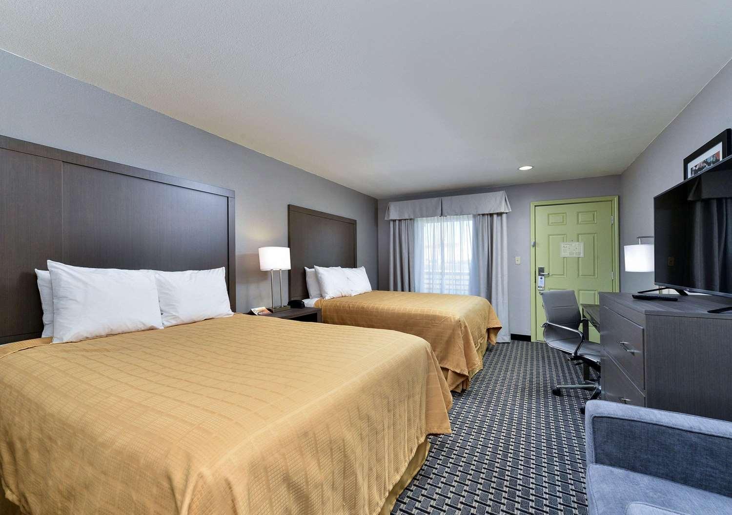 Scottish Inn & Suites Cotulla, TX