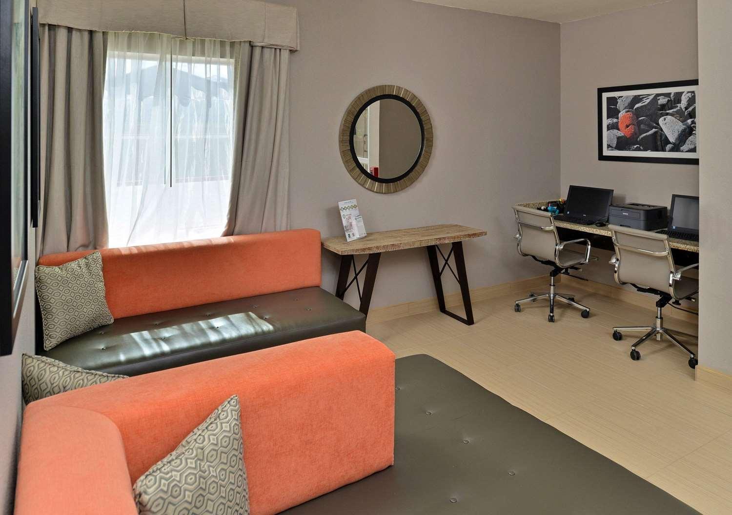 Scottish Inn & Suites Cotulla, TX