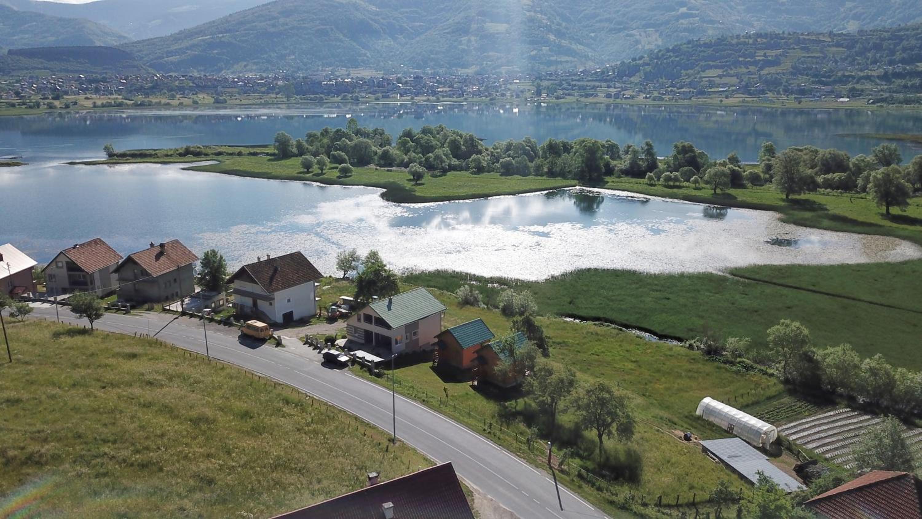 Holiday House by The Lake