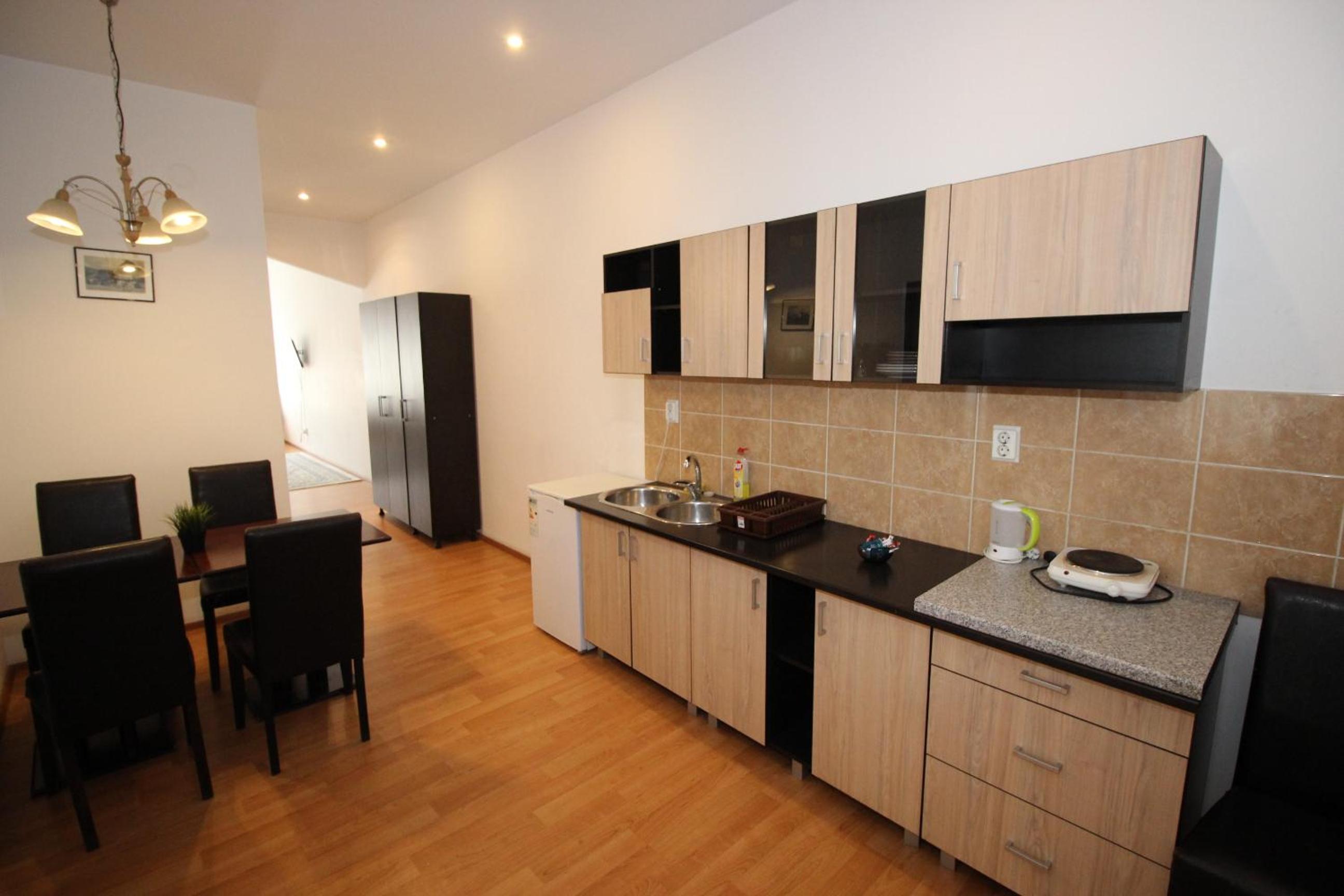 Main Square Apartments & More