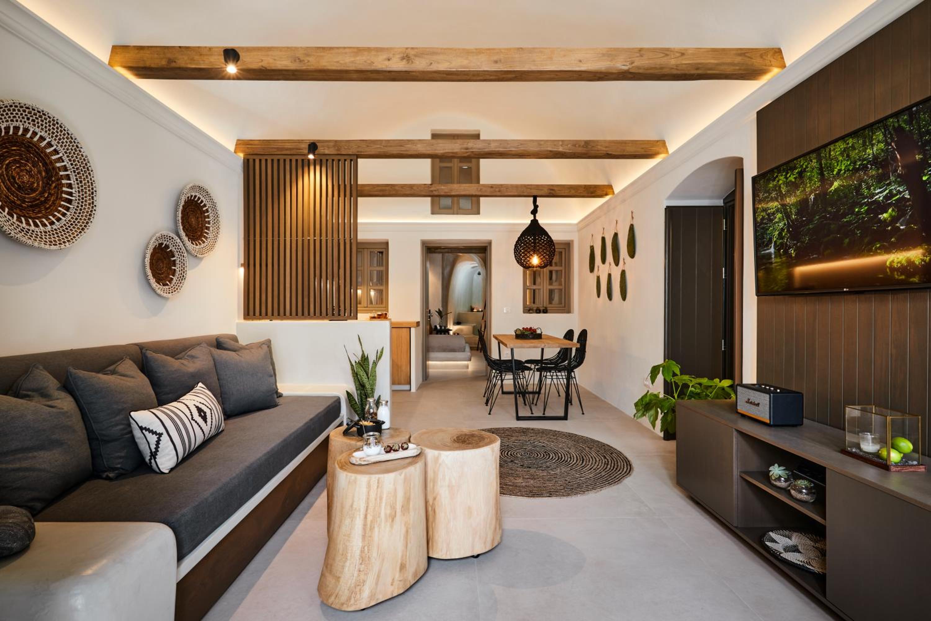 Floria Suites en Karterados — hotel room
