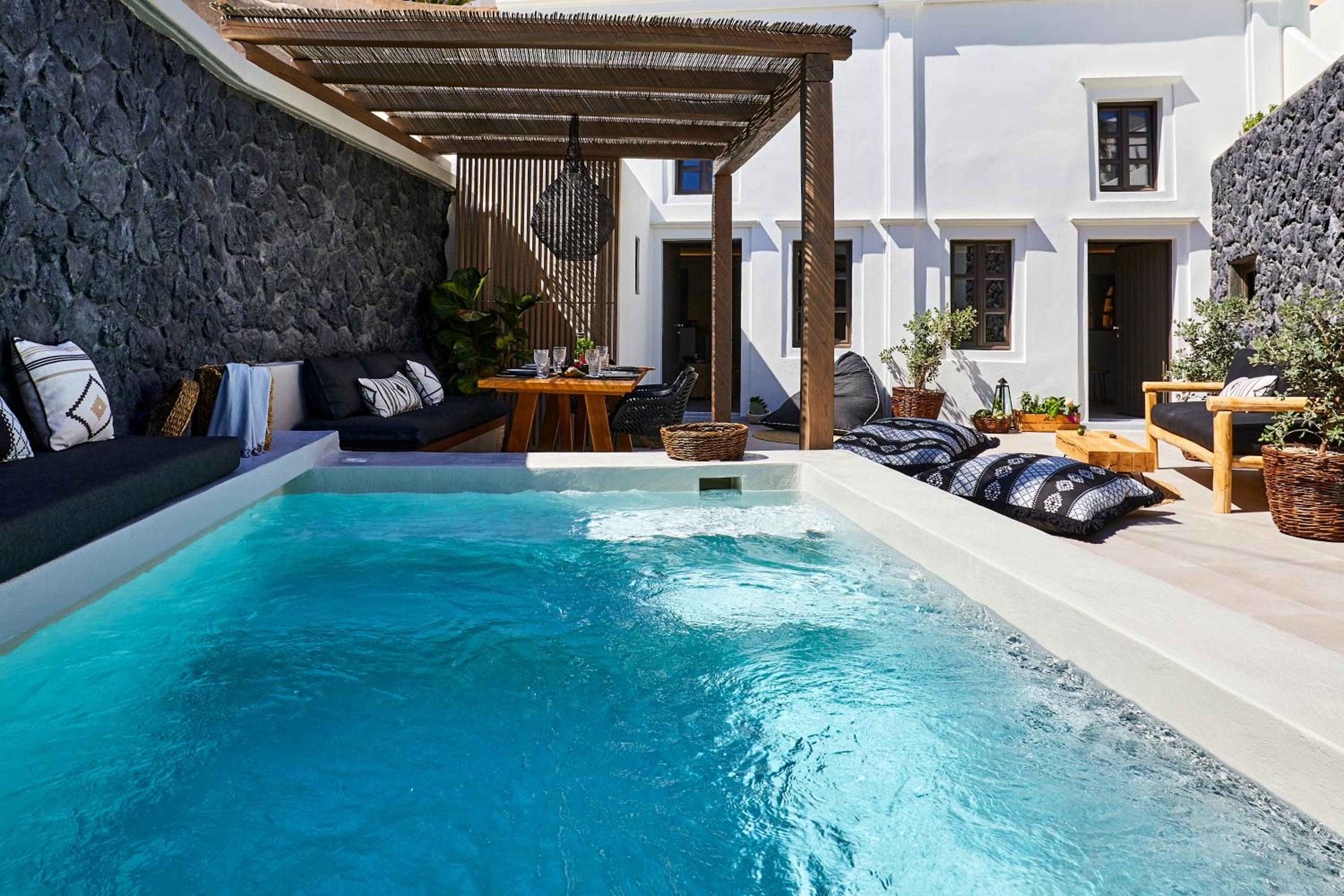 Floria Suites en Karterados — recepcion & lobby