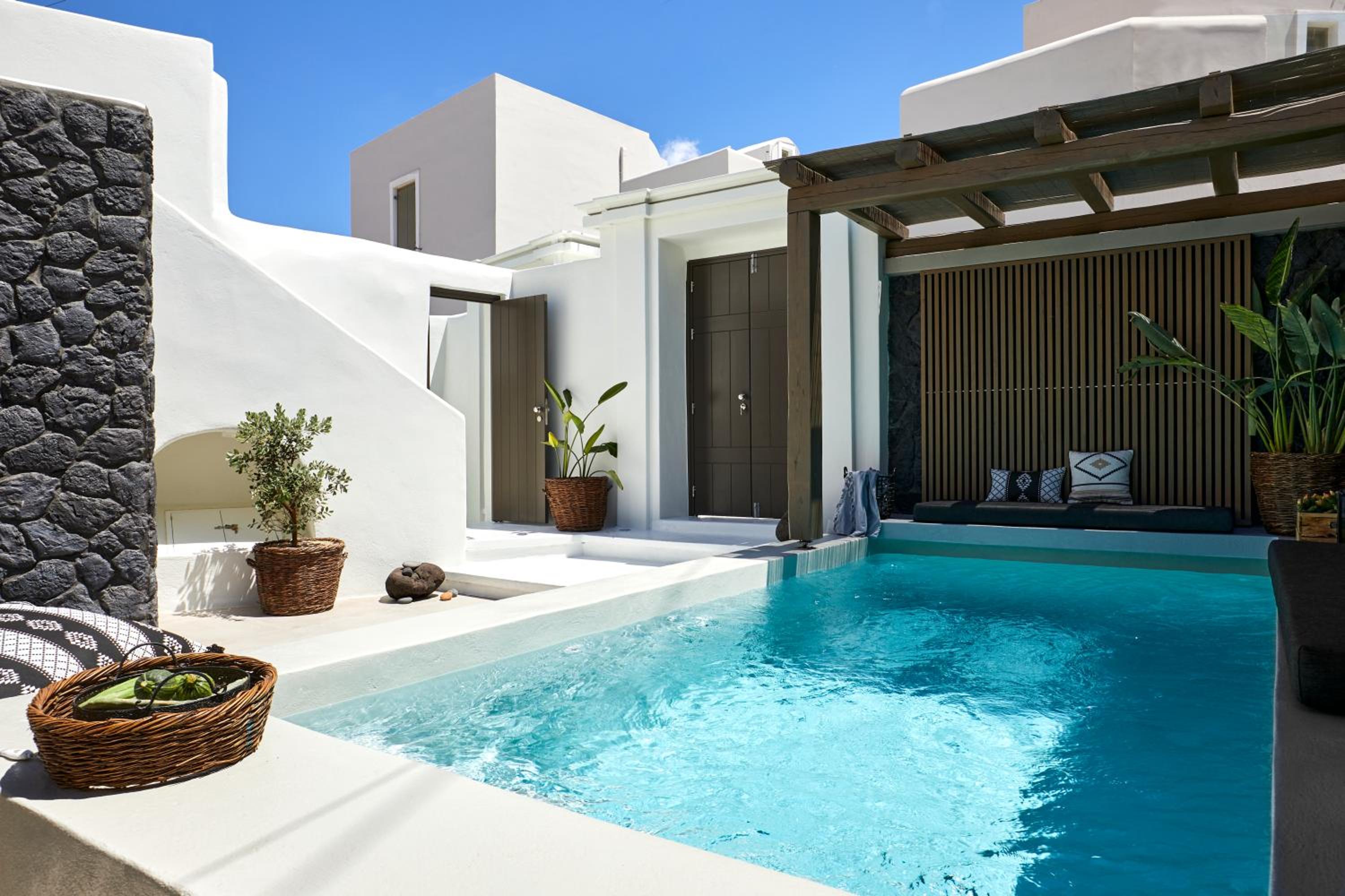 Floria Suites en Karterados — recepcion & lobby