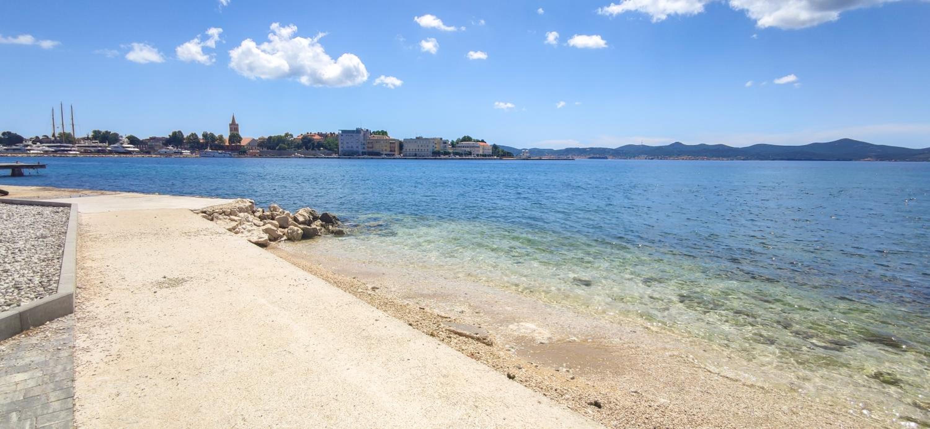 Beachfront House with Private Heated Jacuzzi and Garden Zadar view 4