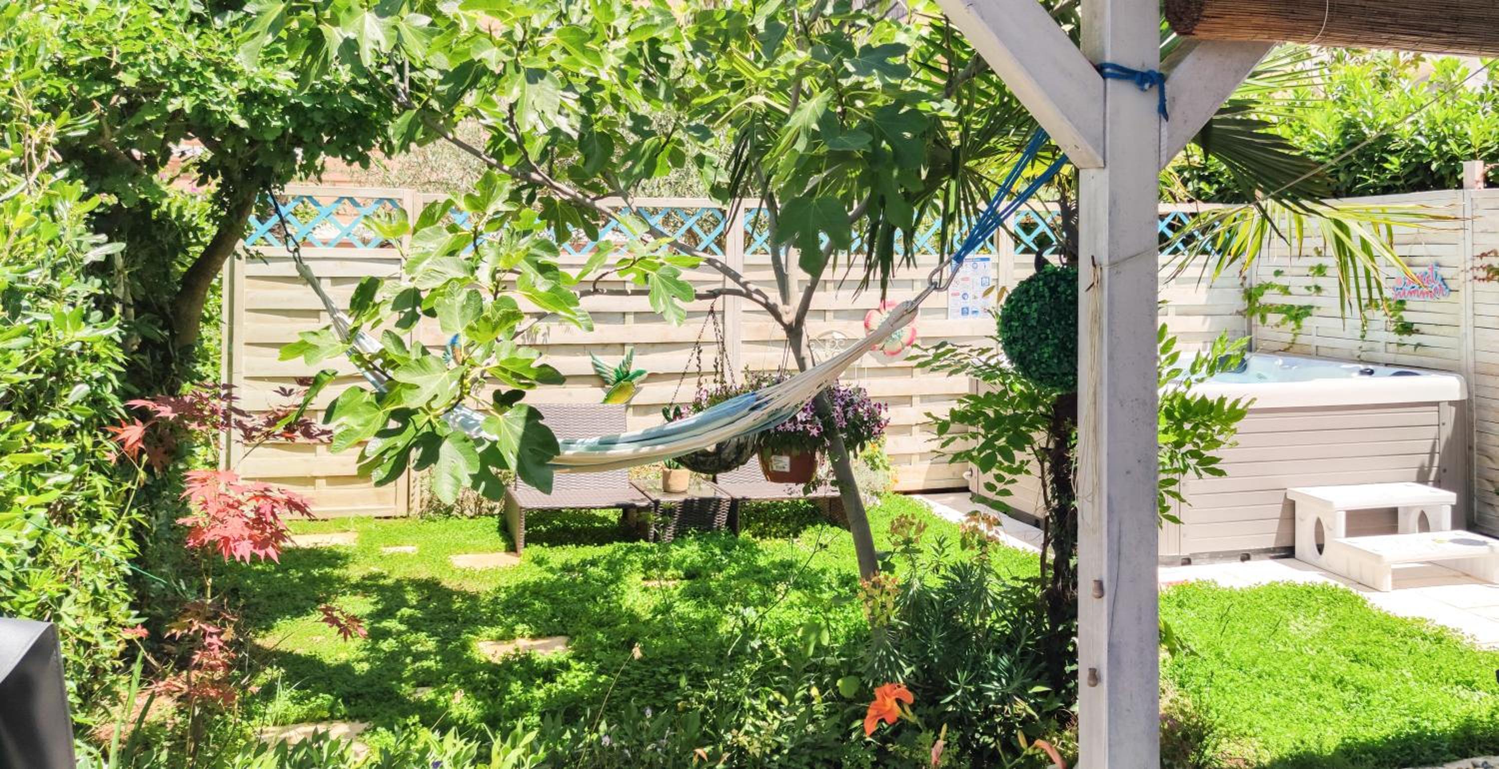 Beachfront House with Private Heated Jacuzzi and Garden Zadar view 2