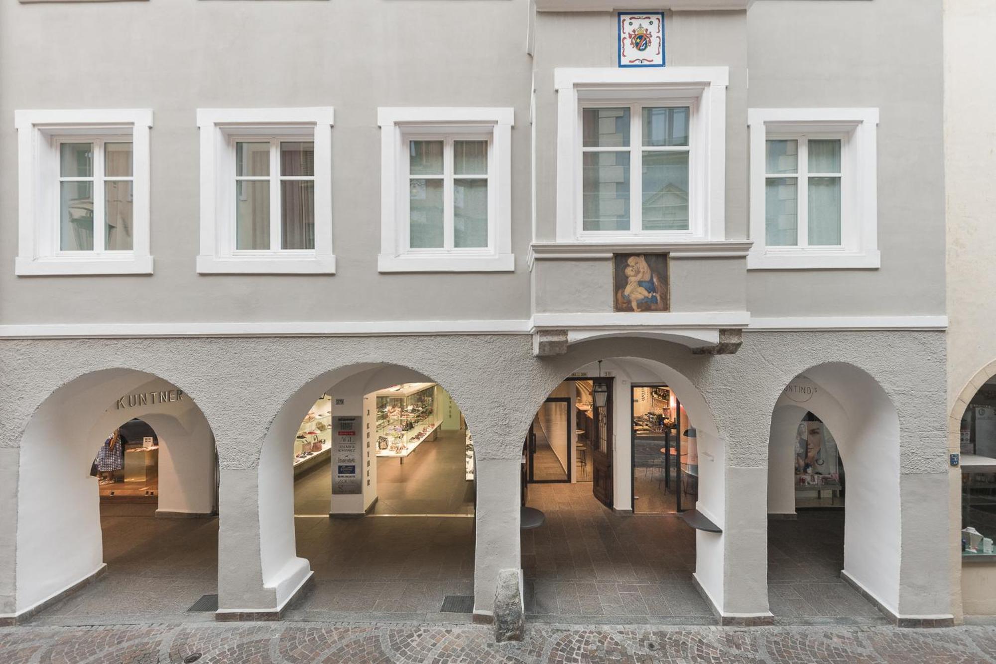 Hotel Kuntino Suites - Image 1