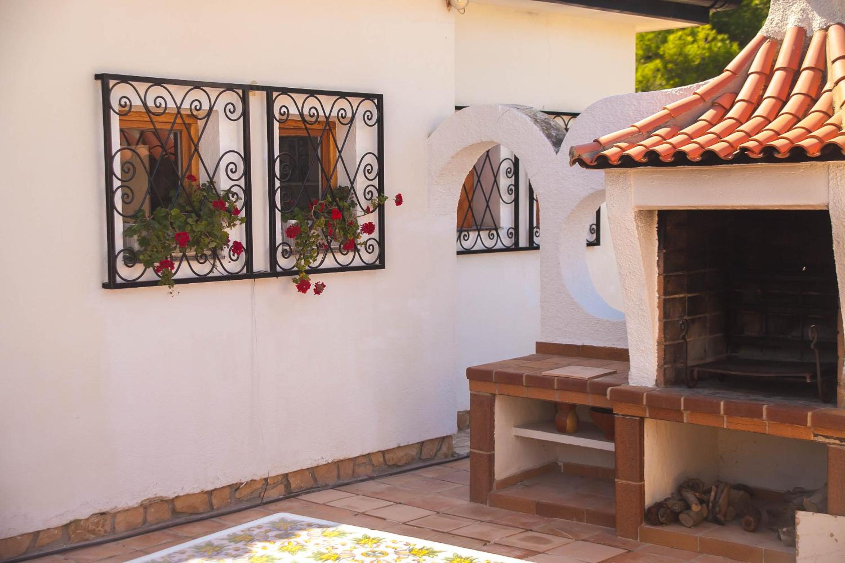 Villa Altozano with pool, barbeque, large garden, and fantastic sea views view 3
