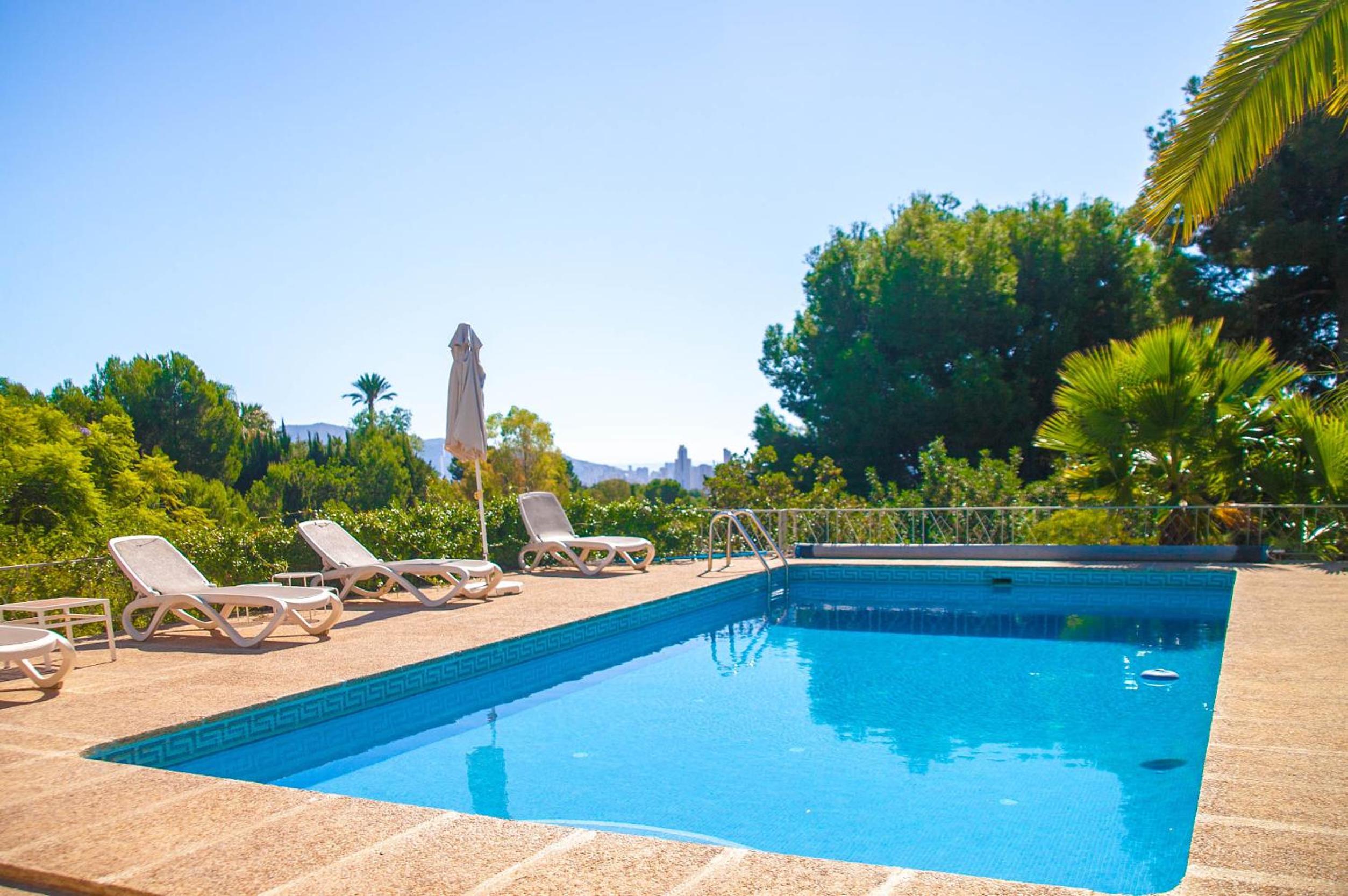 Hotel Villa Altozano with pool, barbeque, large garden, and fantastic sea views - Image 1