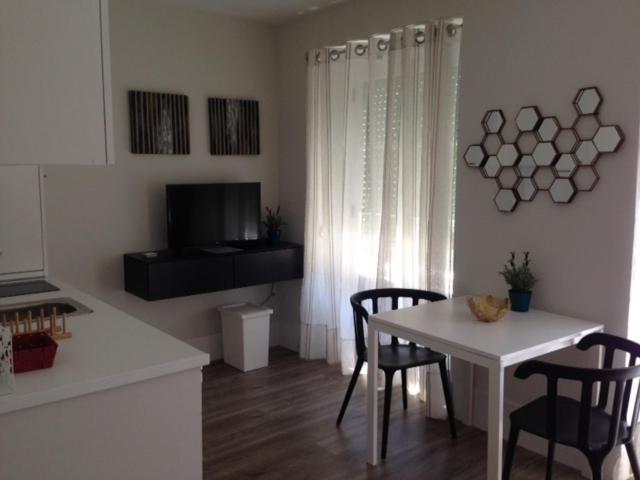 Confortable 1 Bedroom Apartment at Roma Avenue - 1A view 3
