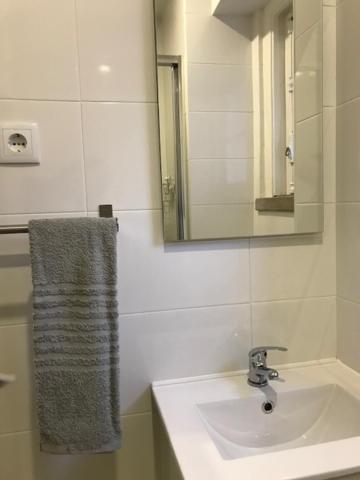 Romantic 1 Bedroom Apartment at Roma Avenue - 1C
