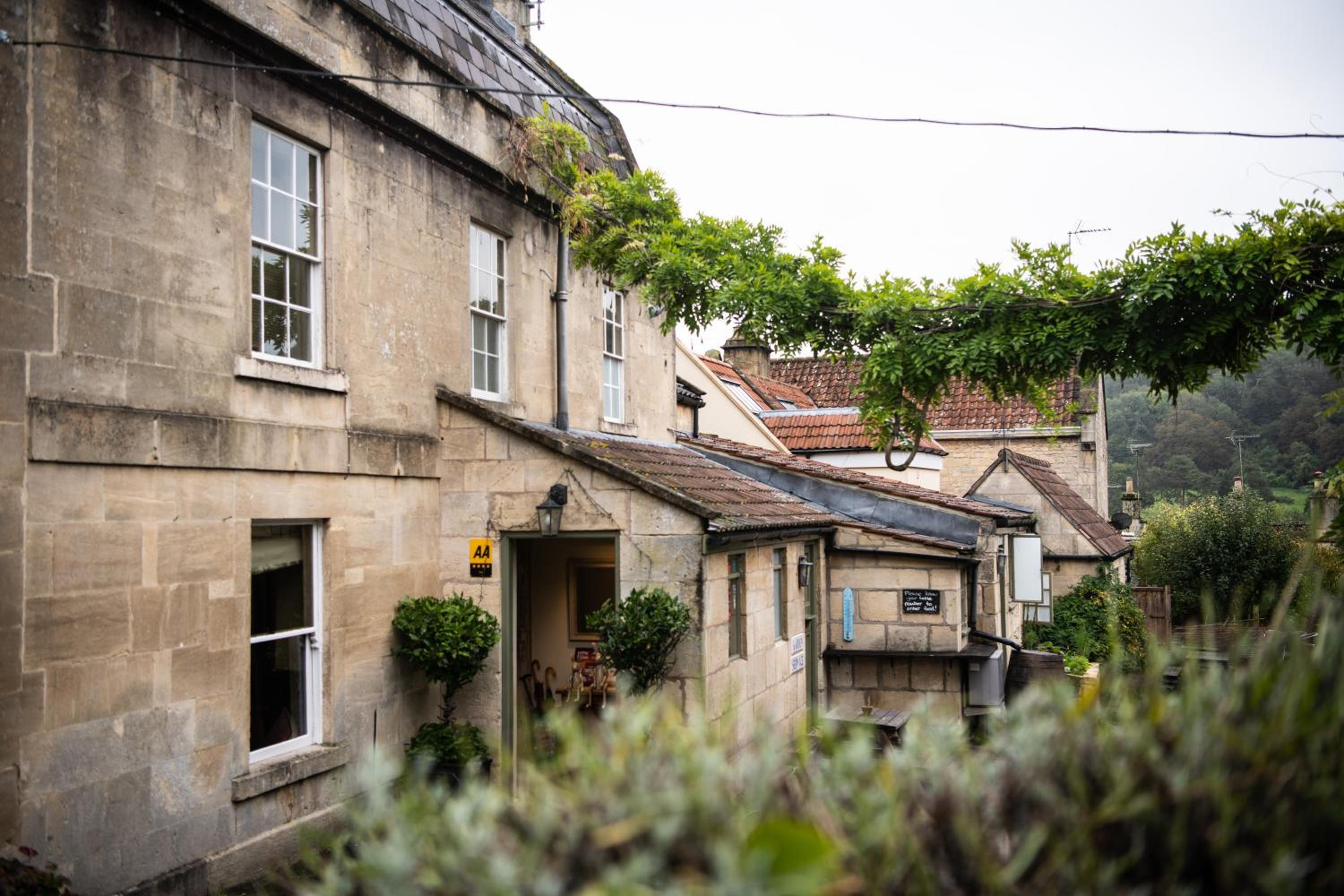 Wheelwrights Arms Country Inn & Pub