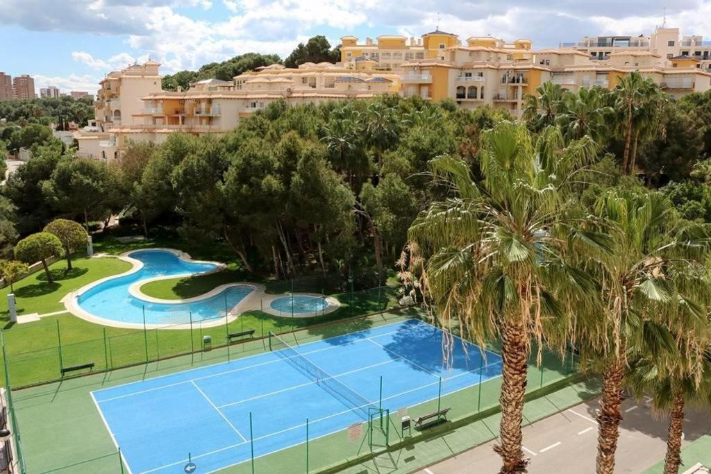 Apartment in Campoamor overlooking the swimming pool