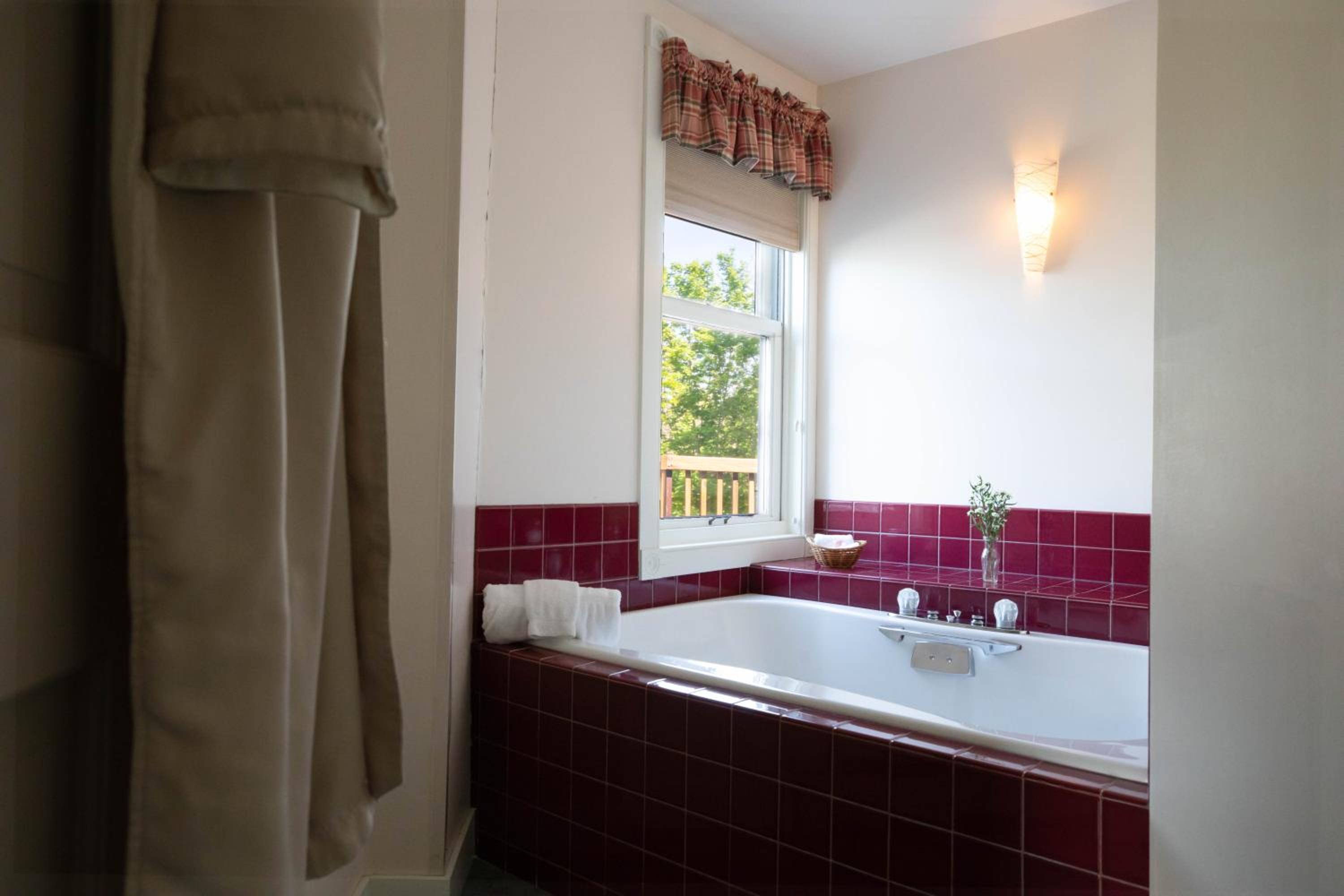 Maple Hill Farm Inn