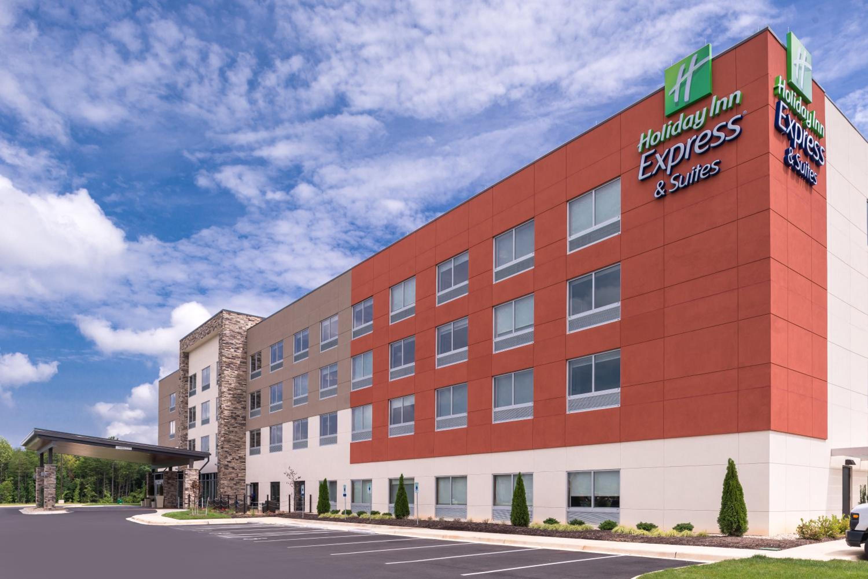 Hotel Holiday Inn Express & Suites Farmville, an IHG Hotel - Image 1