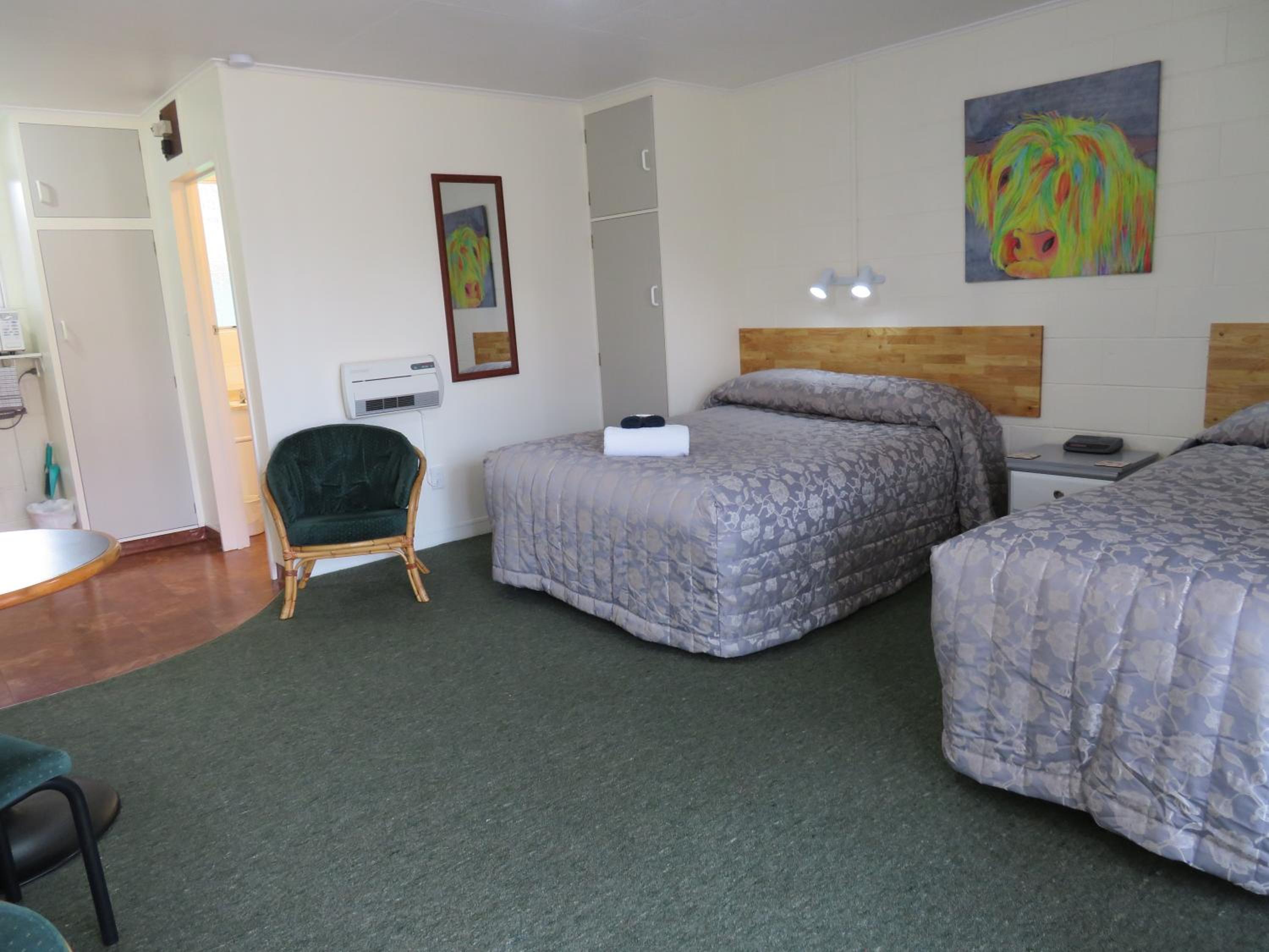 Commodore Court Motel