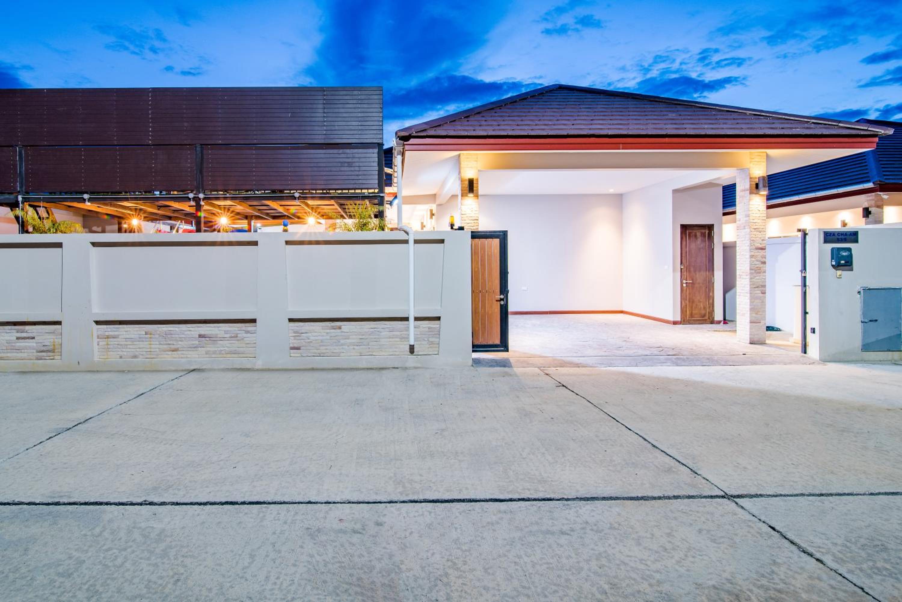 Hotel Cza Cha-am - Image 1