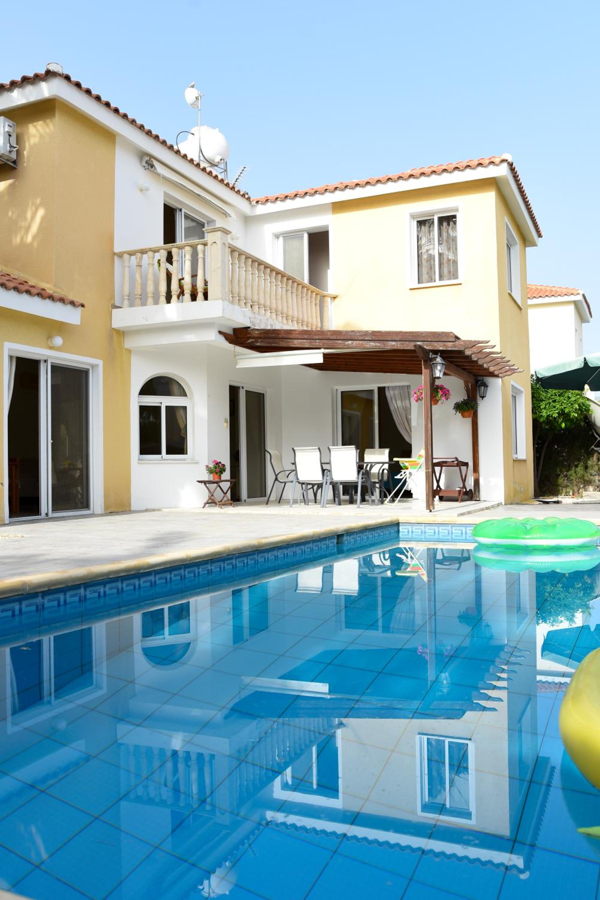 Exellent 3 bedroom Villa in Coral Bay view 4