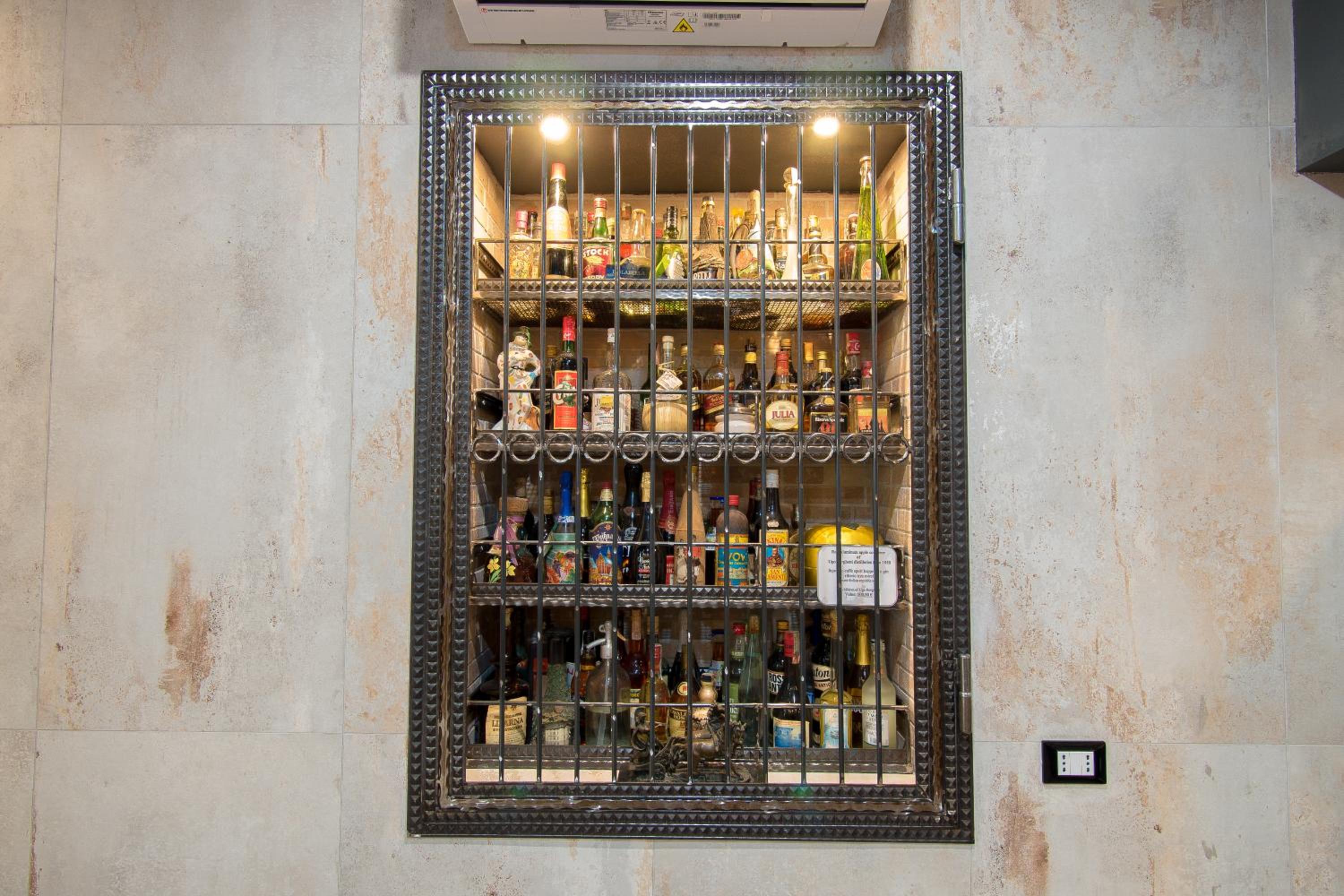 Alessandro Palace & Bar