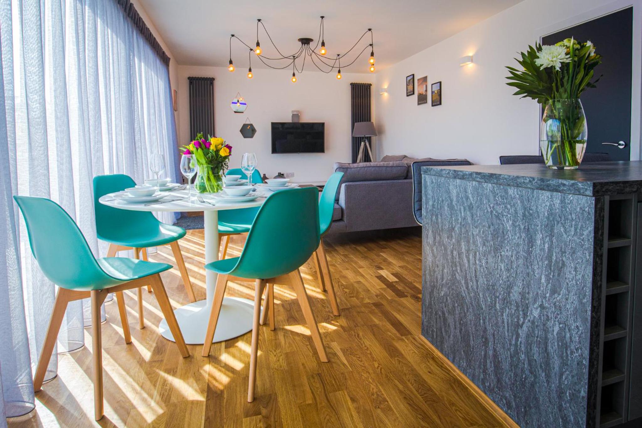 Broadstairs Apartments with luxurious 4-person communal hot tub - sleeps up to 20 people view 4