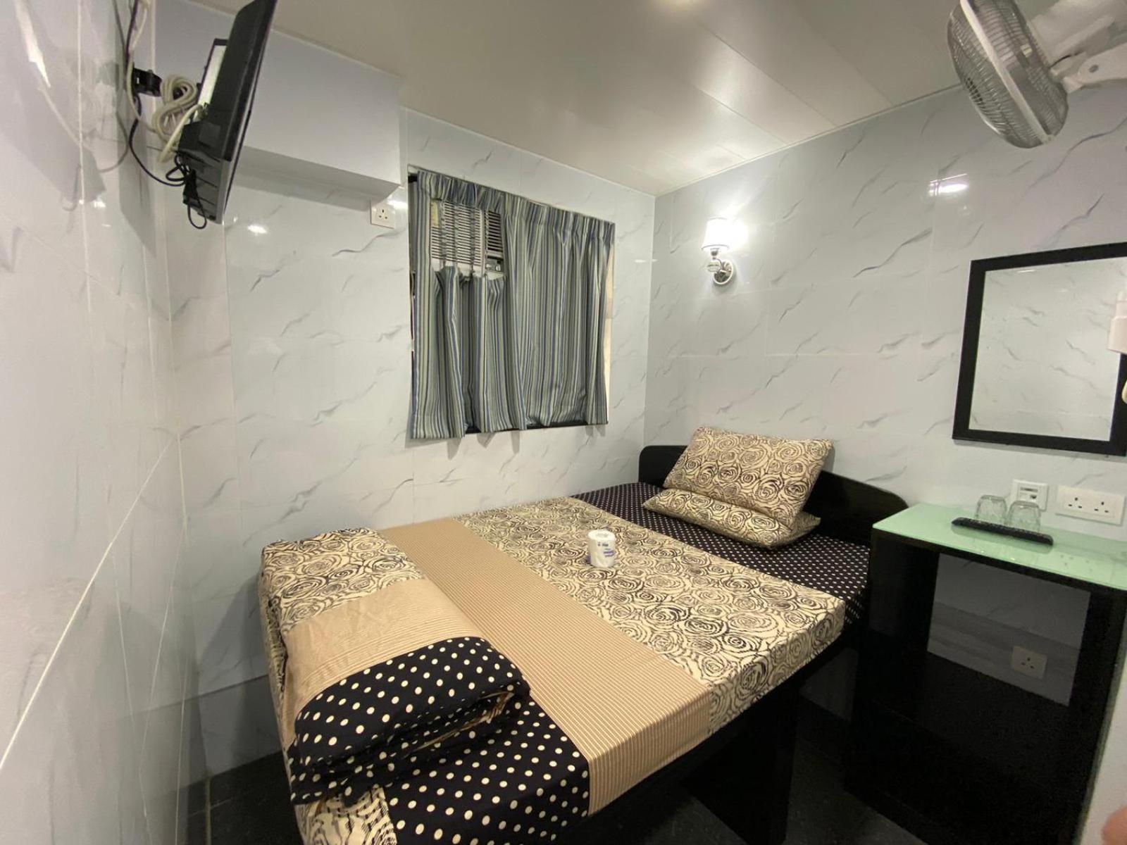 BOHOL HOSTEL Dhillon Hotels HK Block D 24 HOUR RECEPTION 10th floor Block D CHUNGKING MANSION