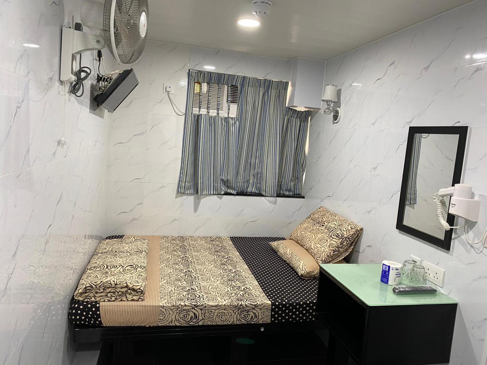 BOHOL HOSTEL Dhillon Hotels HK Block D 24 HOUR RECEPTION 10th floor Block D CHUNGKING MANSION