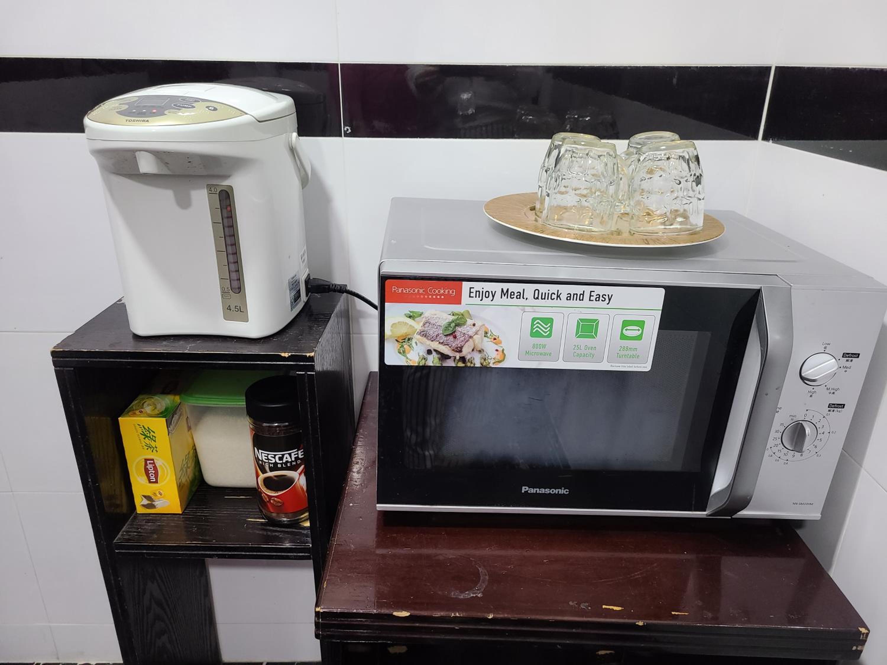 BOHOL HOSTEL Dhillon Hotels HK Block D 24 HOUR RECEPTION 10th floor Block D CHUNGKING MANSION