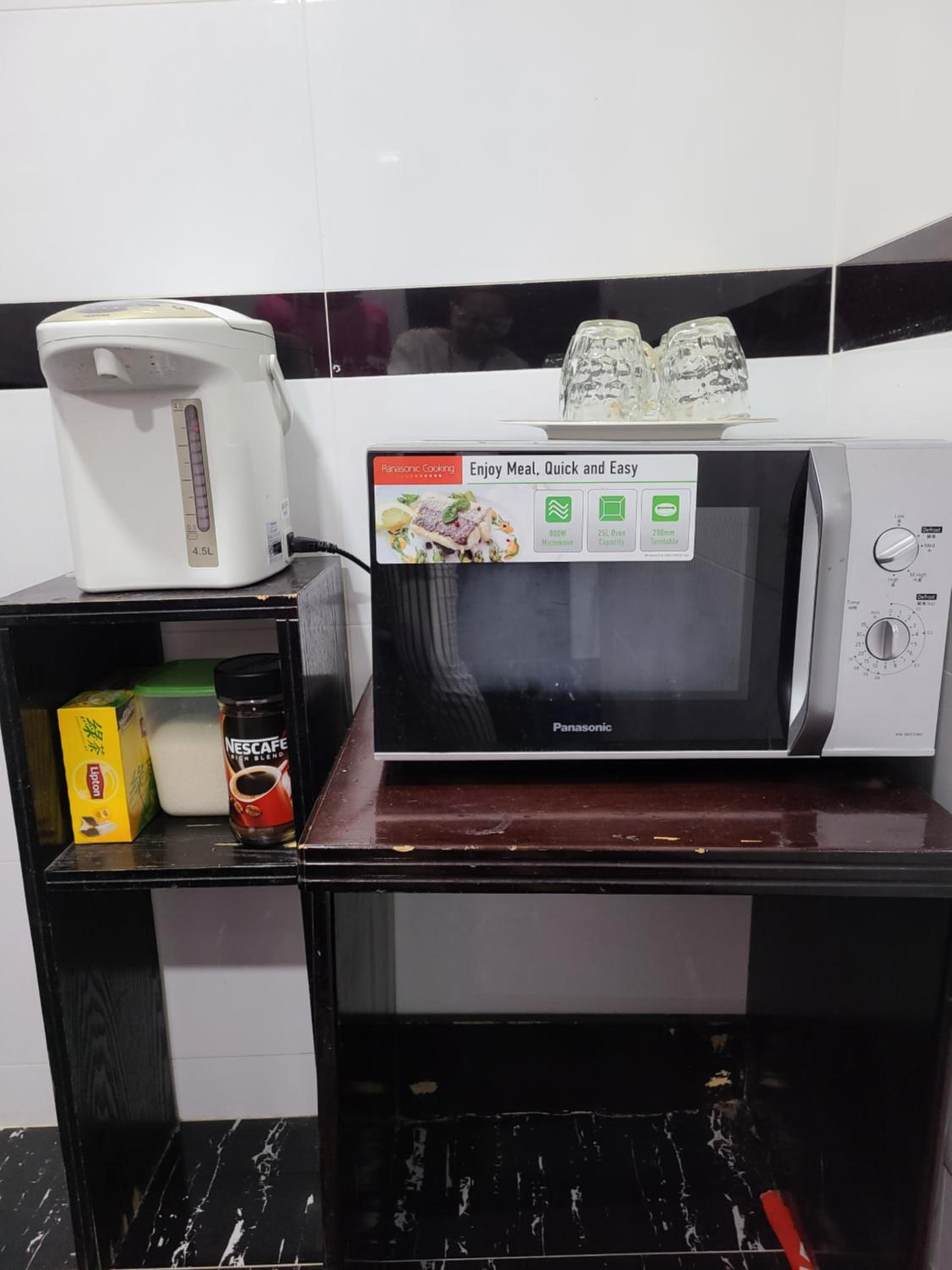 BOHOL HOSTEL Dhillon Hotels HK Block D 24 HOUR RECEPTION 10th floor Block D CHUNGKING MANSION