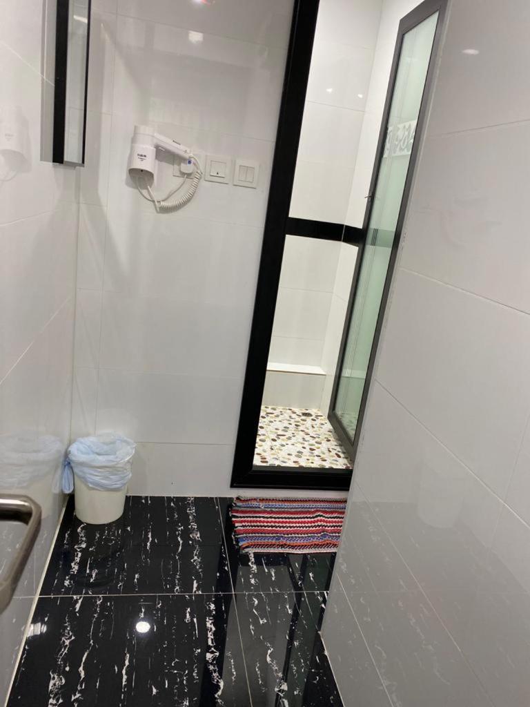 BOHOL HOSTEL Dhillon Hotels HK Block D 24 HOUR RECEPTION 10th floor Block D CHUNGKING MANSION