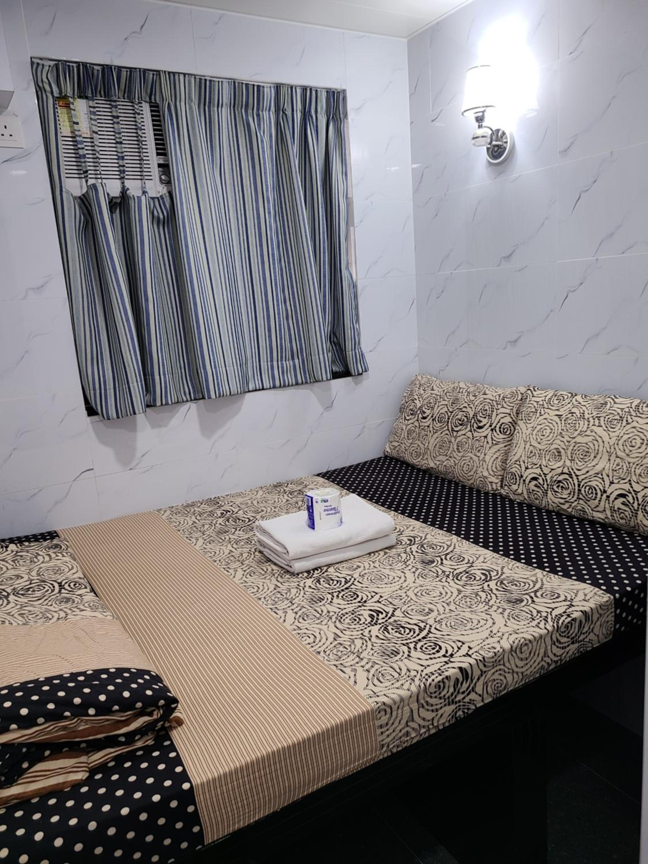 BOHOL HOSTEL Dhillon Hotels HK Block D 24 HOUR RECEPTION 10th floor Block D CHUNGKING MANSION