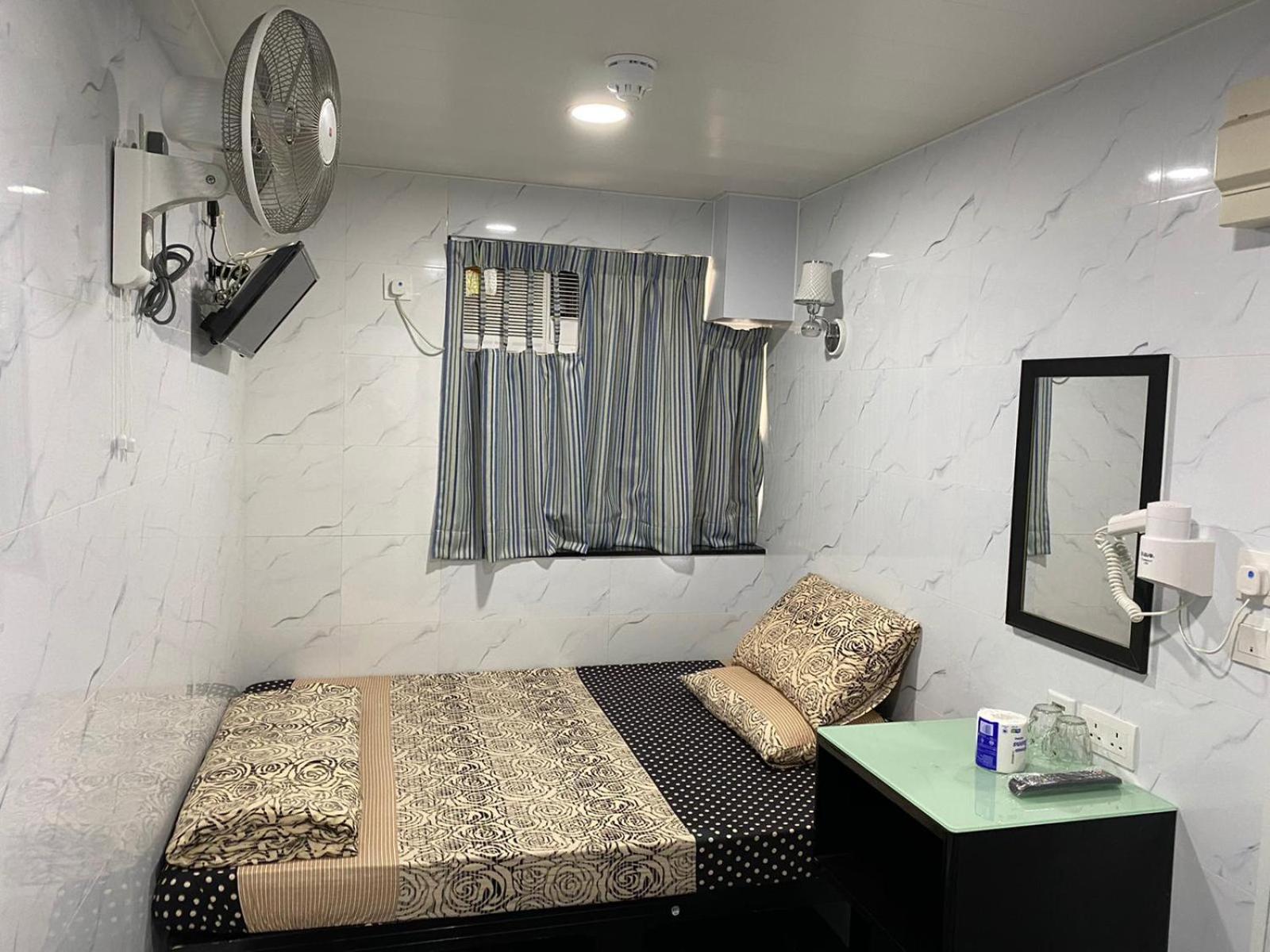 BOHOL HOSTEL Dhillon Hotels HK Block D 24 HOUR RECEPTION 10th floor Block D CHUNGKING MANSION