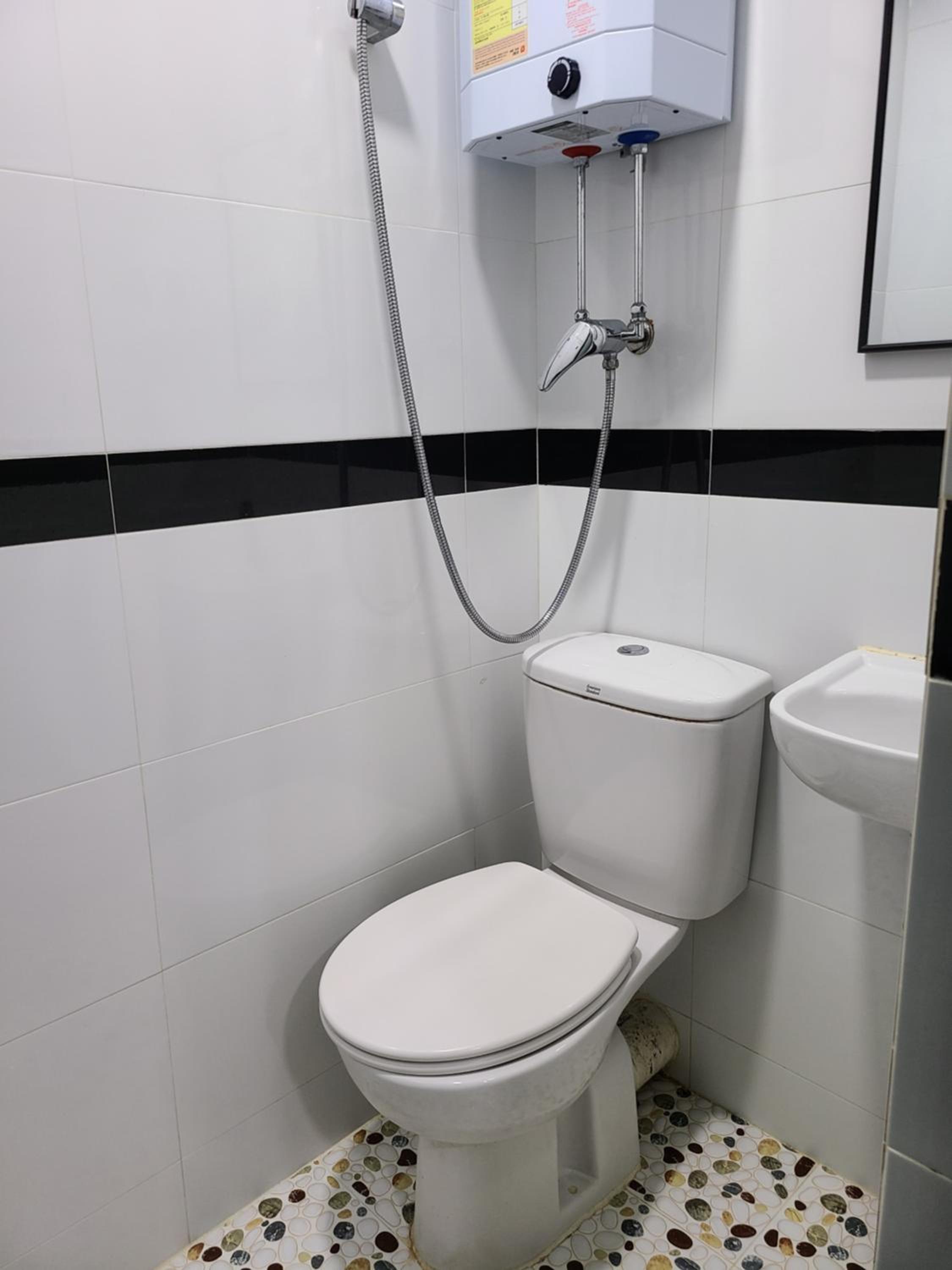 BOHOL HOSTEL Dhillon Hotels HK Block D 24 HOUR RECEPTION 10th floor Block D CHUNGKING MANSION