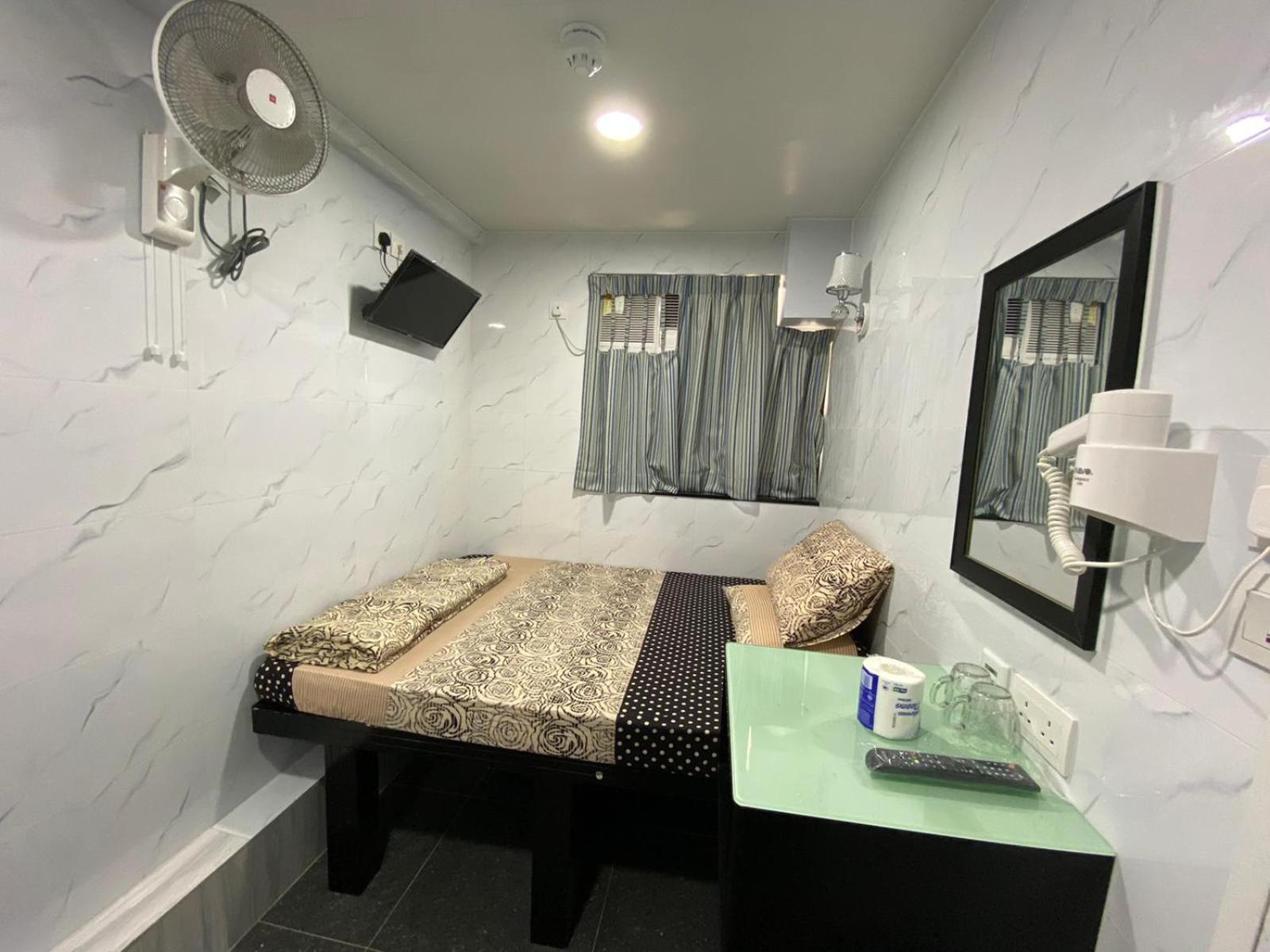 BOHOL HOSTEL Dhillon Hotels HK Block D 24 HOUR RECEPTION 10th floor Block D CHUNGKING MANSION