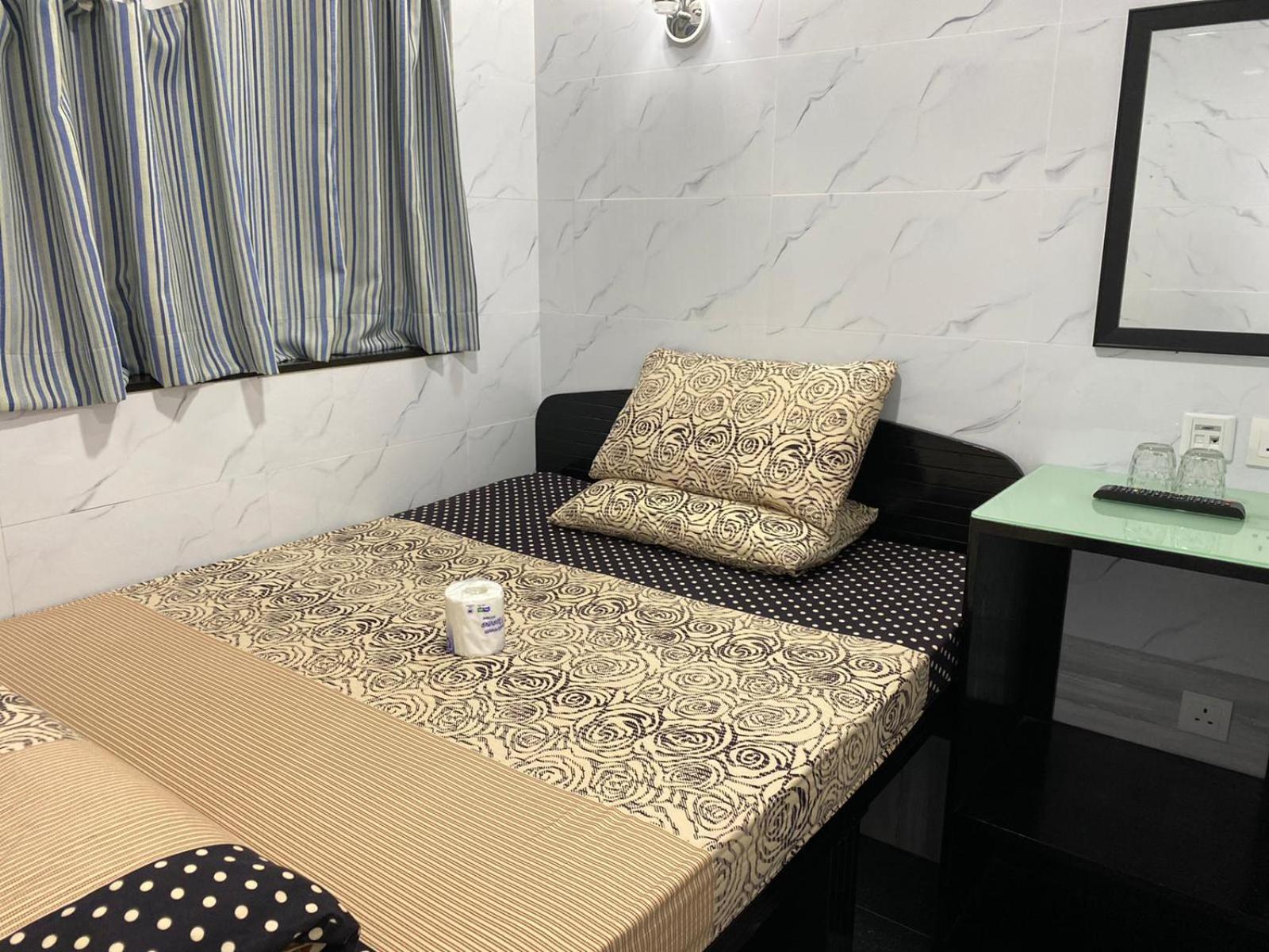 BOHOL HOSTEL Dhillon Hotels HK Block D 24 HOUR RECEPTION 10th floor Block D CHUNGKING MANSION