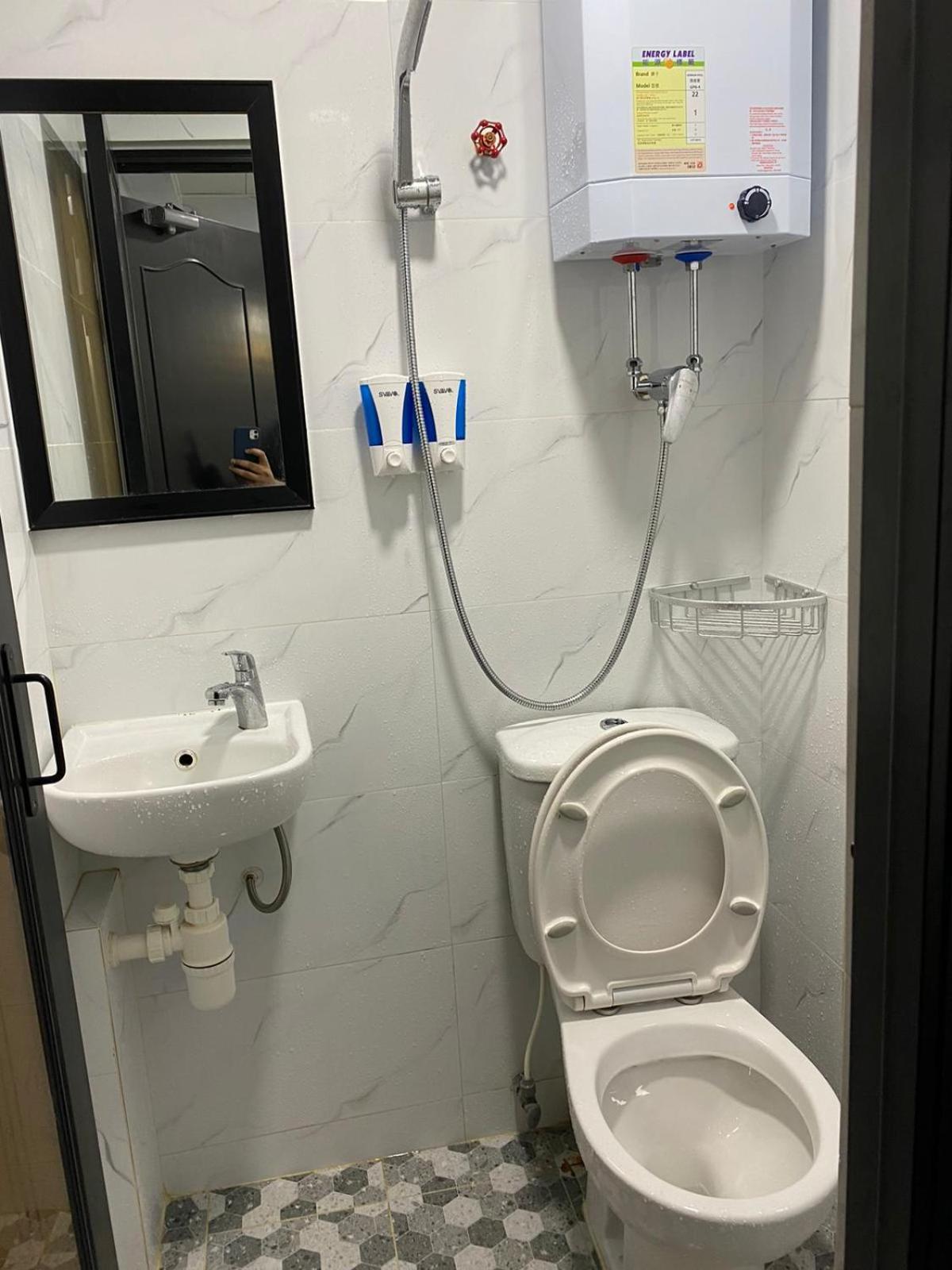 BOHOL HOSTEL Dhillon Hotels HK Block D 24 HOUR RECEPTION 10th floor Block D CHUNGKING MANSION