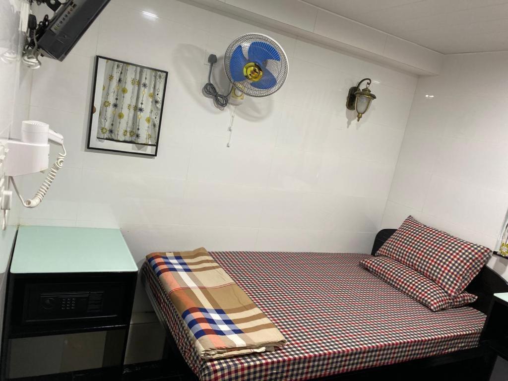 BOHOL HOSTEL Dhillon Hotels HK Block D 24 HOUR RECEPTION 10th floor Block D CHUNGKING MANSION
