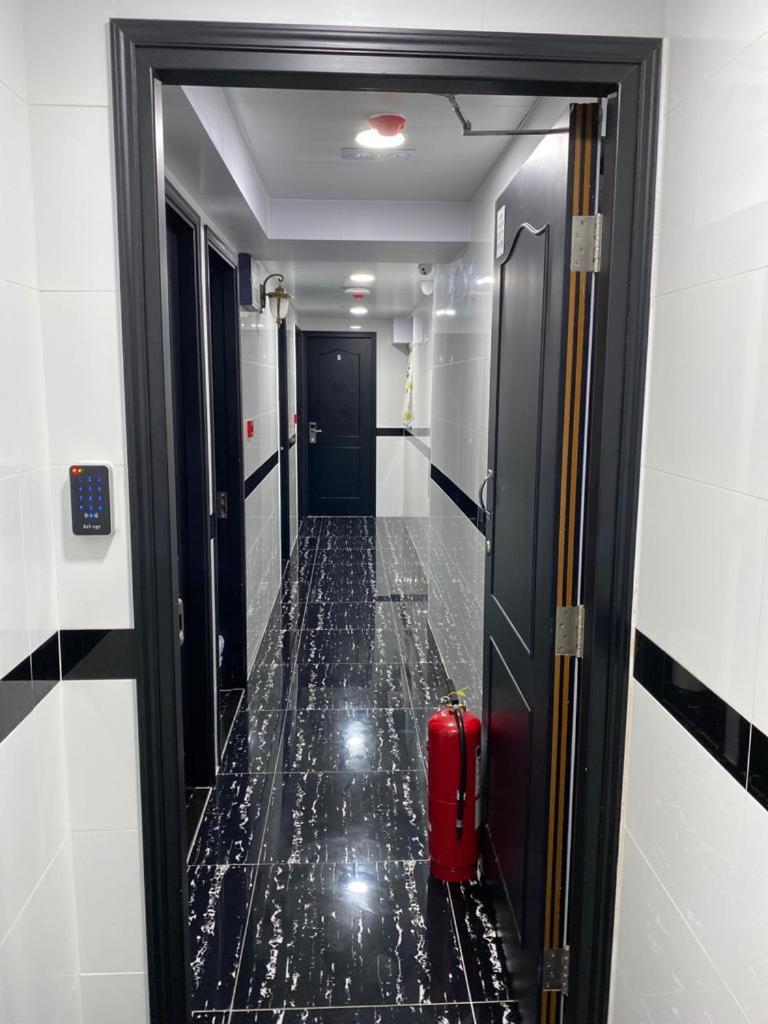 BOHOL HOSTEL Dhillon Hotels HK Block D 24 HOUR RECEPTION 10th floor Block D CHUNGKING MANSION