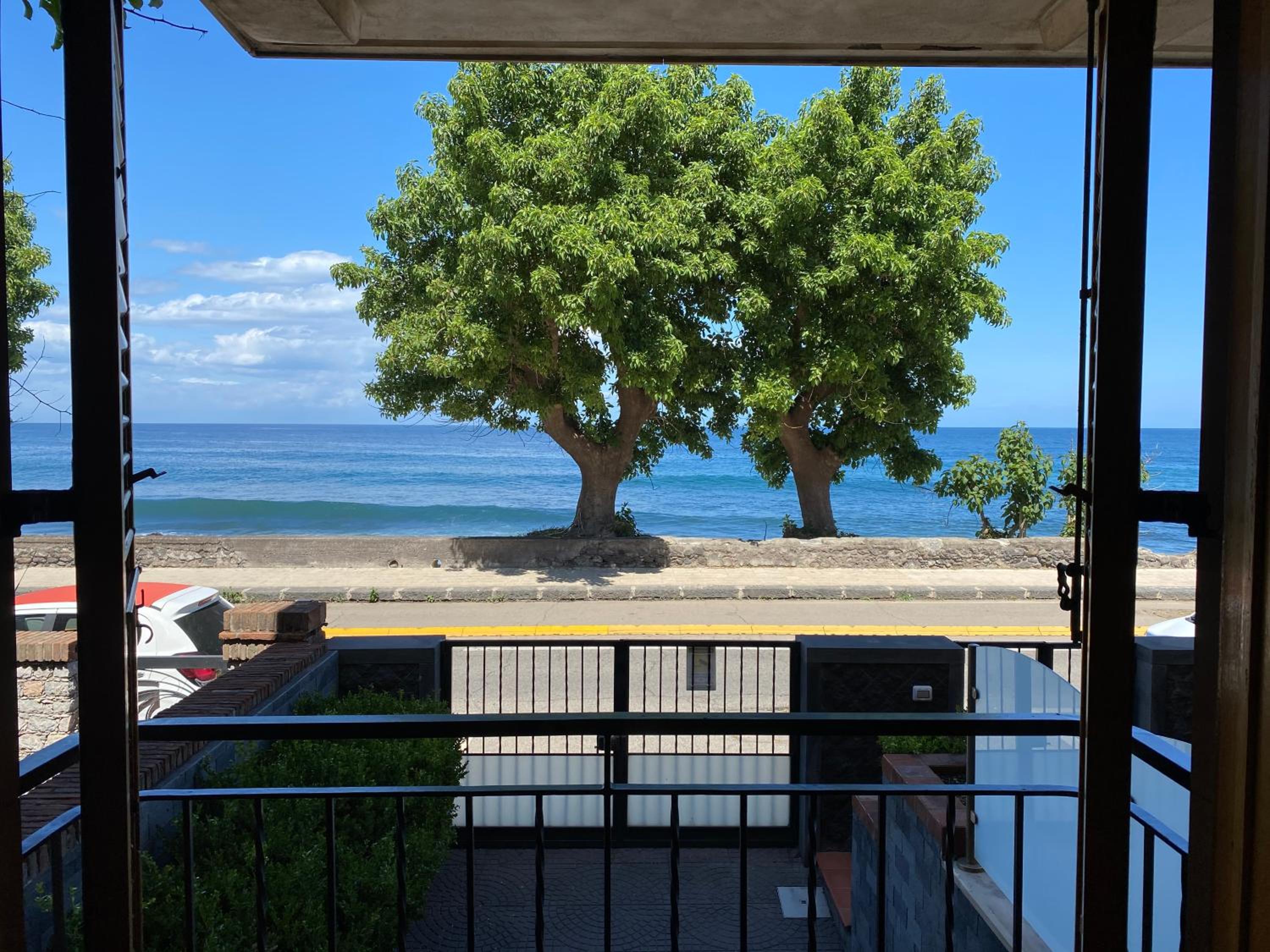 Torre Archirafi Vacanze en Riposto — balance & terrace
