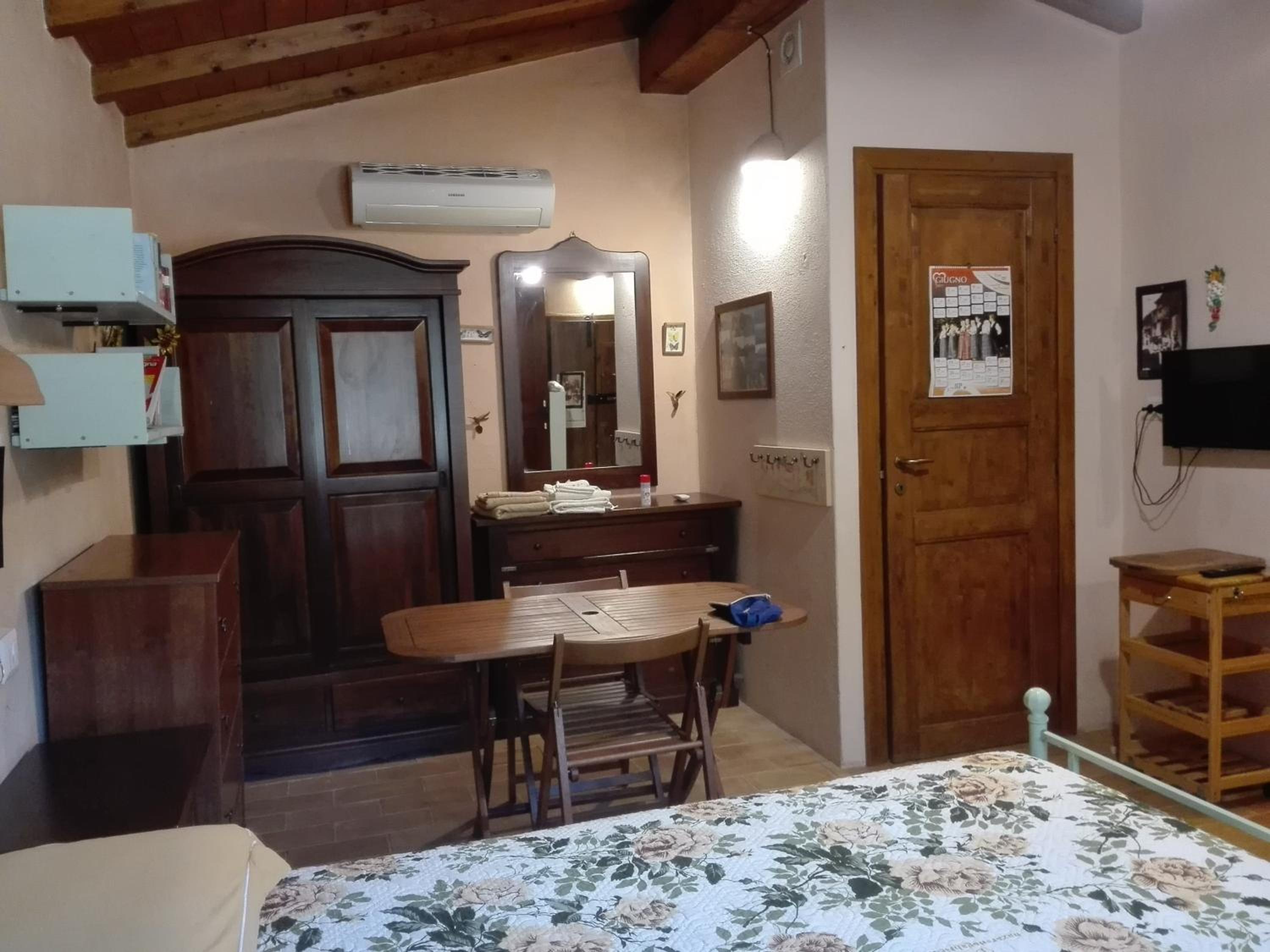 La Suara Tolta view 3