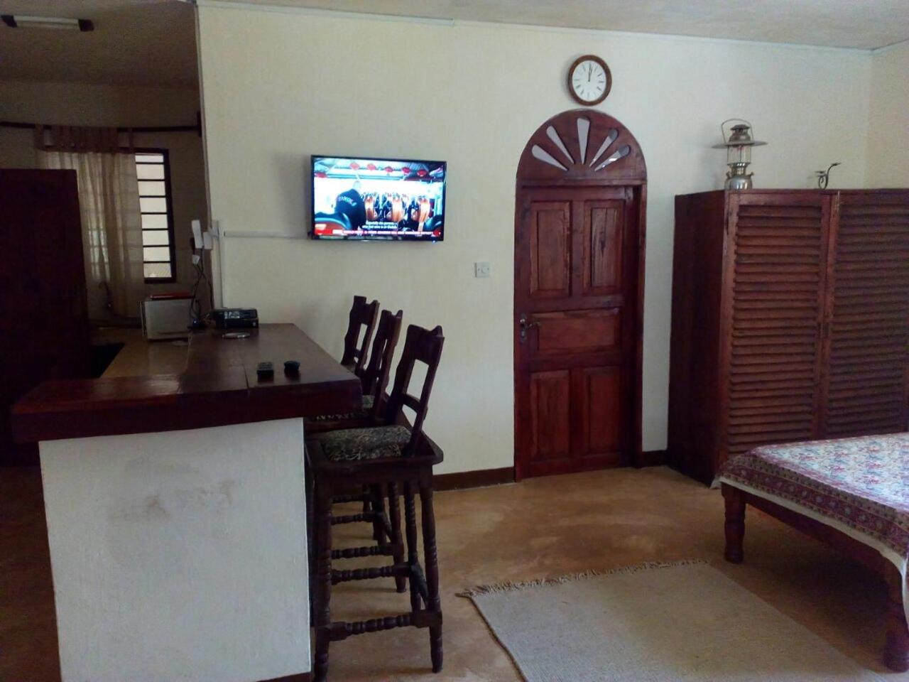 Sunset Villa's Tropical Garden House