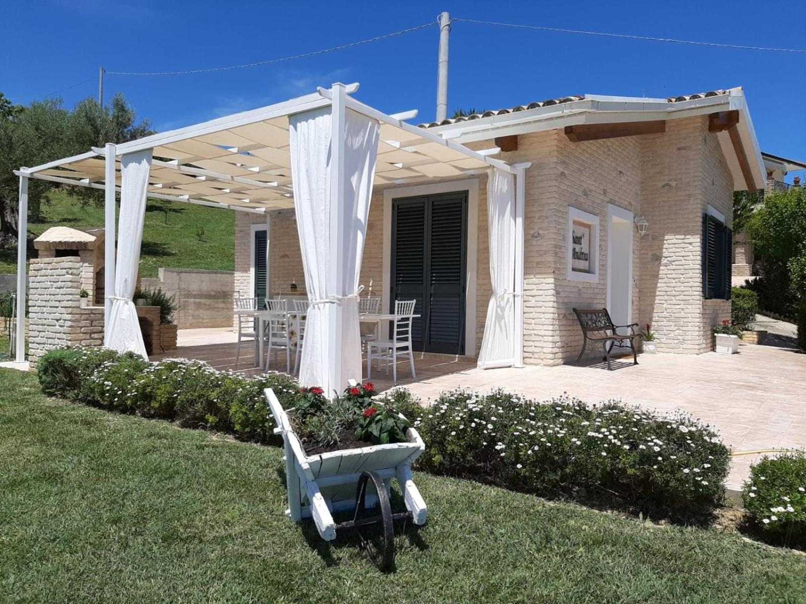 Tre Laghi Countryhouse Cottage with pool,views photo 2